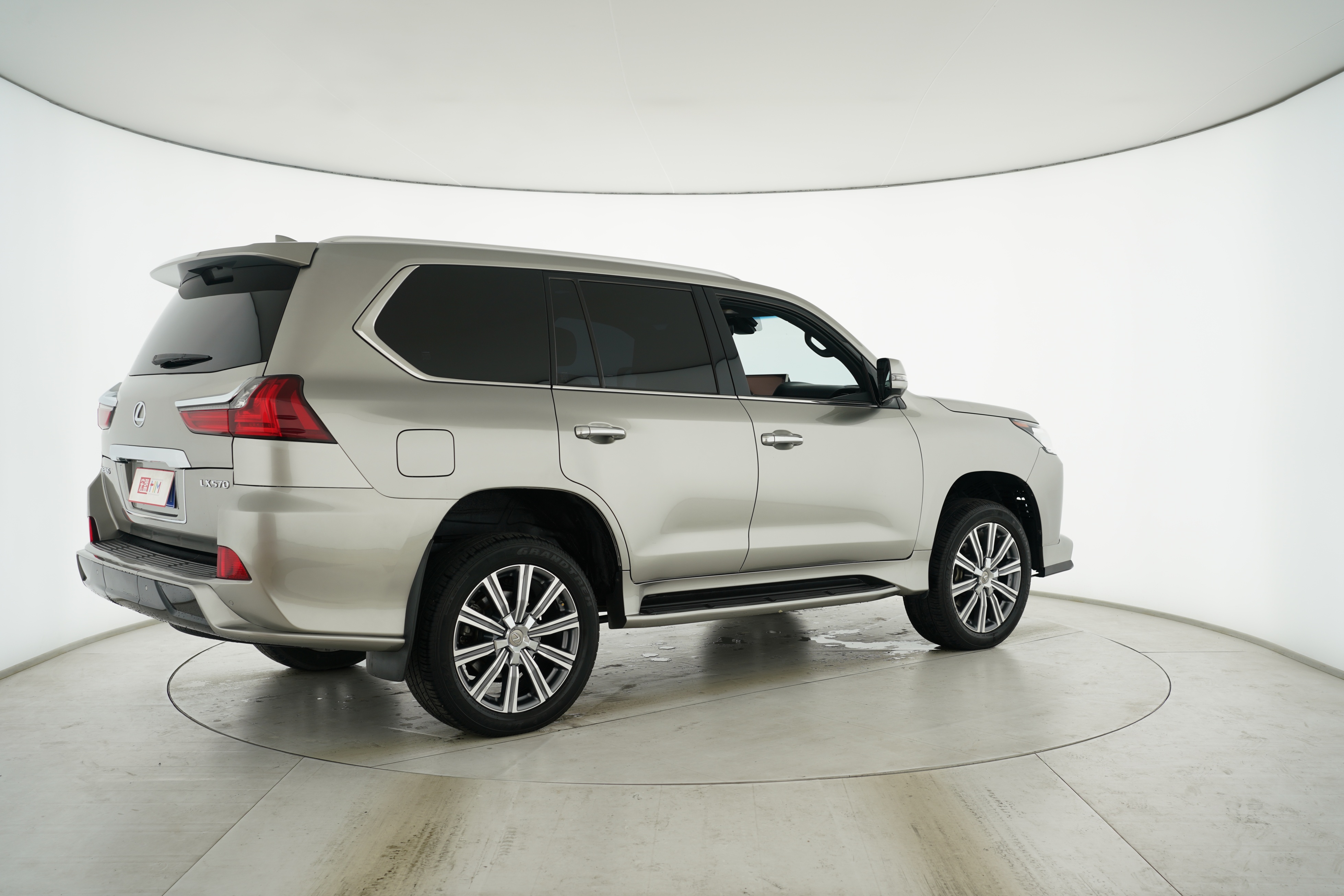 Lexus LX 2017 — фото 12