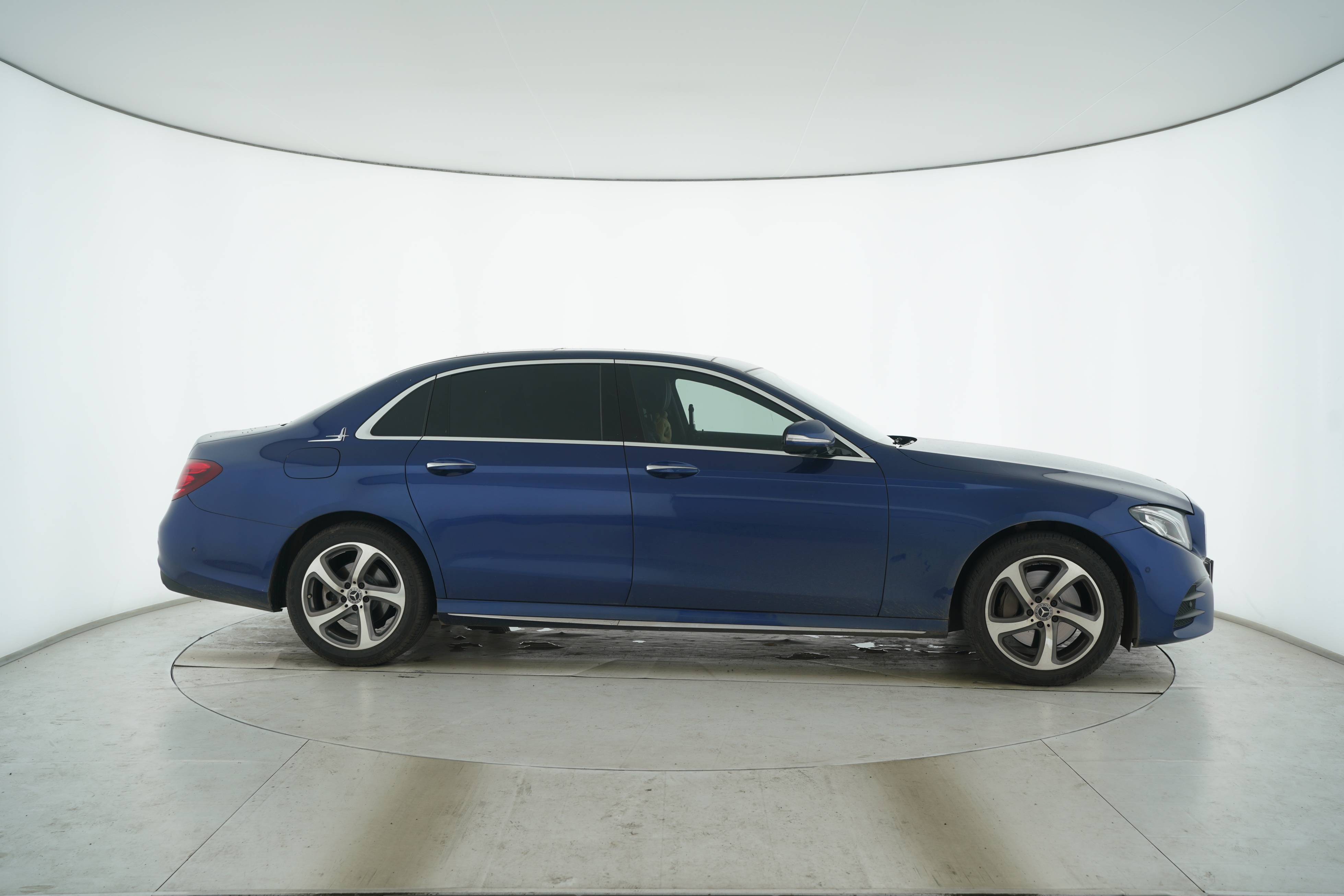 Mercedes Benz E-Class 2016 — фото 11