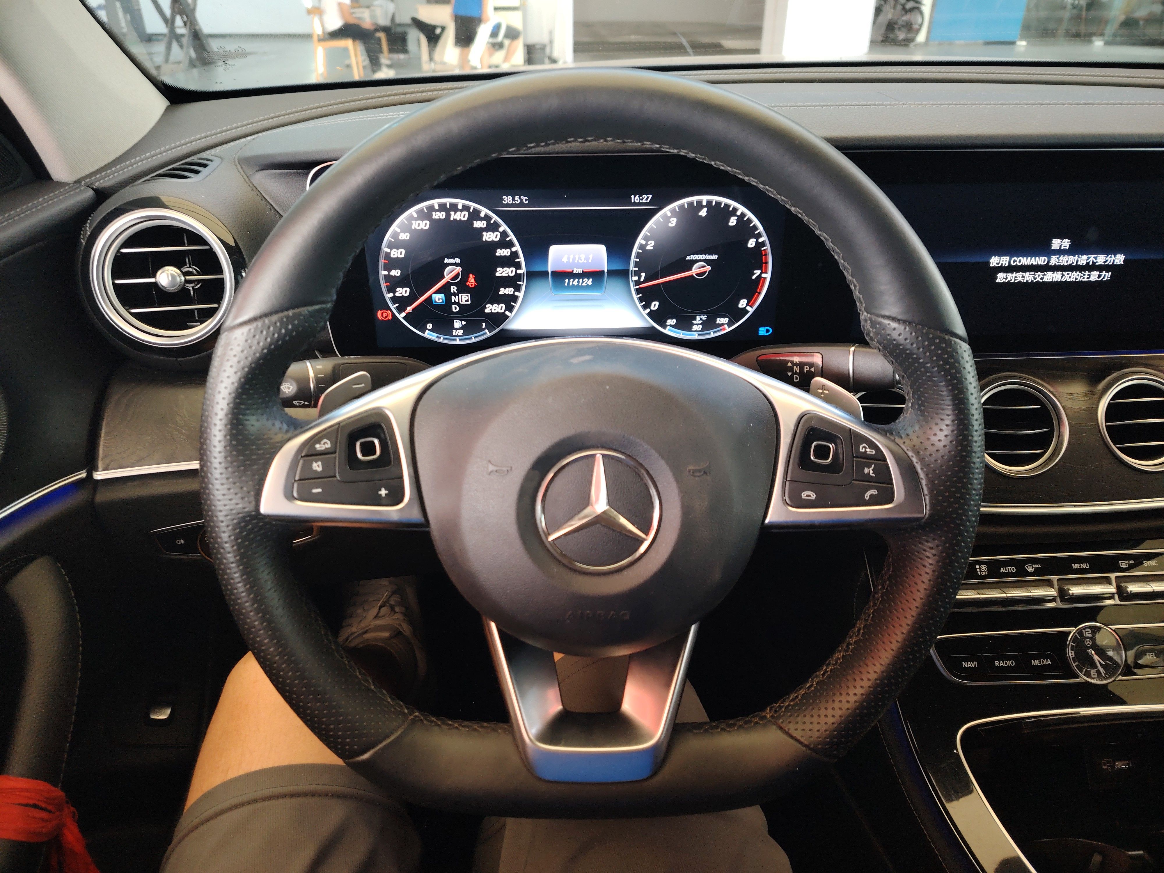 Mercedes Benz E-Class 2016 — фото 15