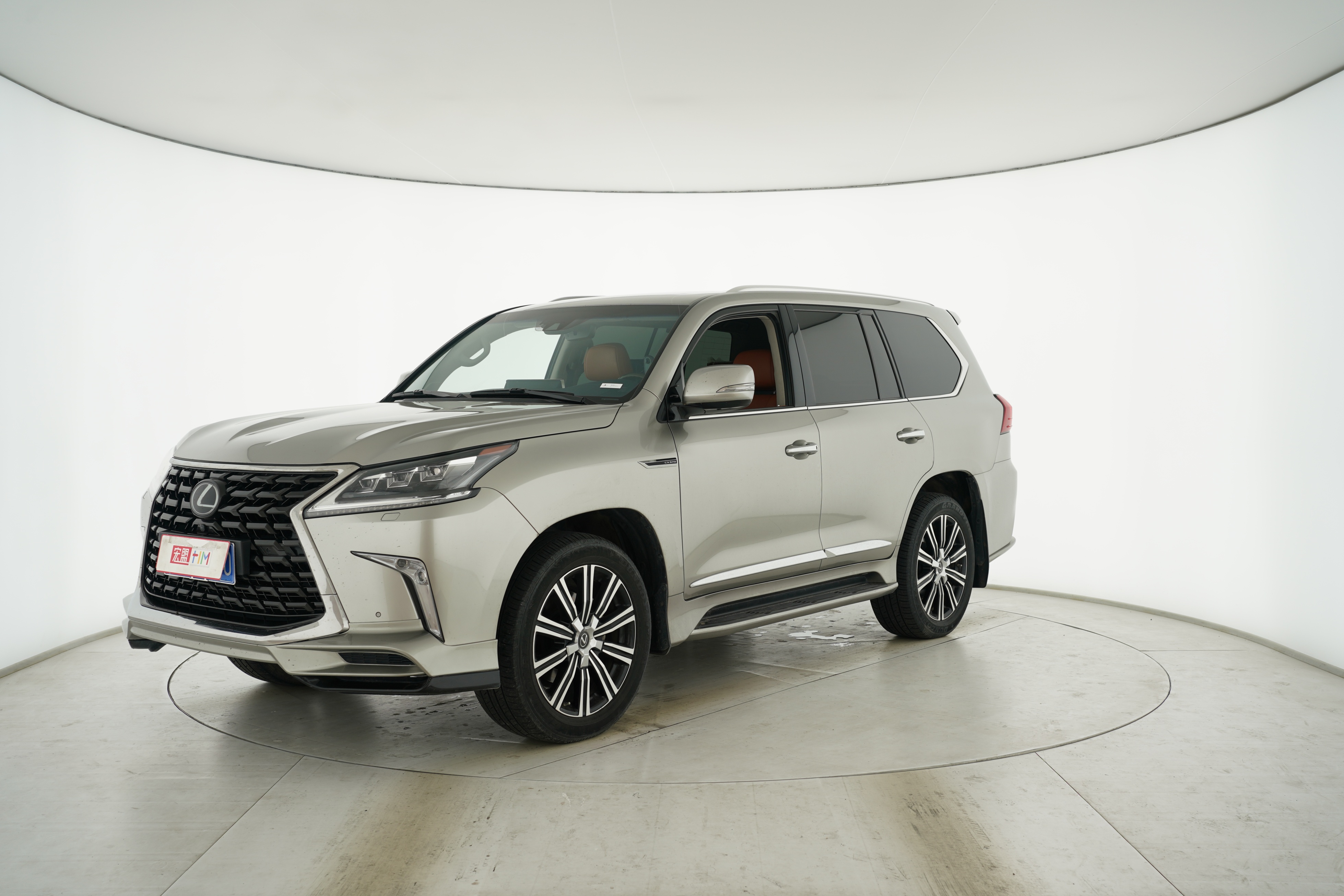 Lexus LX 2019 — фото 1