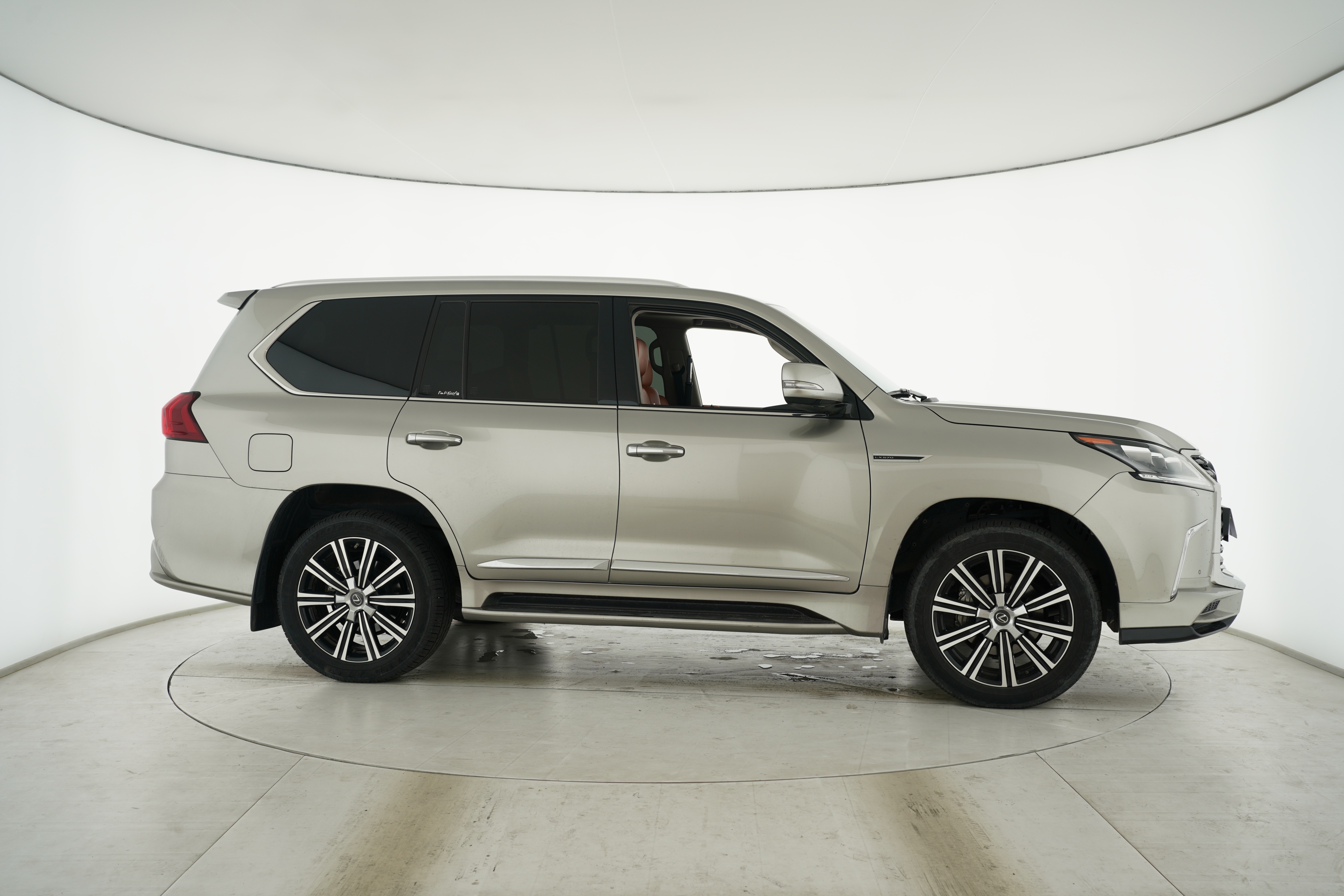 Lexus LX 2019 — фото 11
