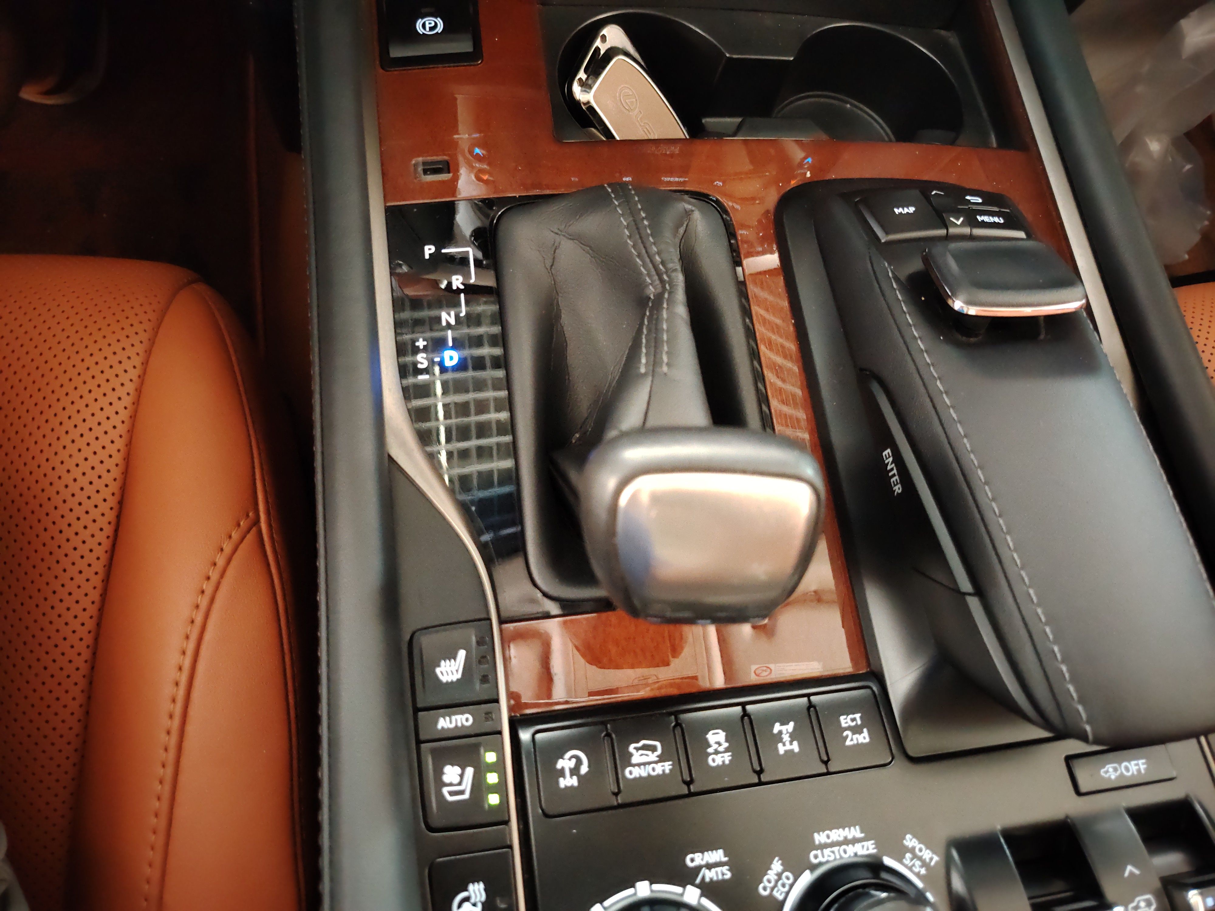 Lexus LX 2019 — фото 16