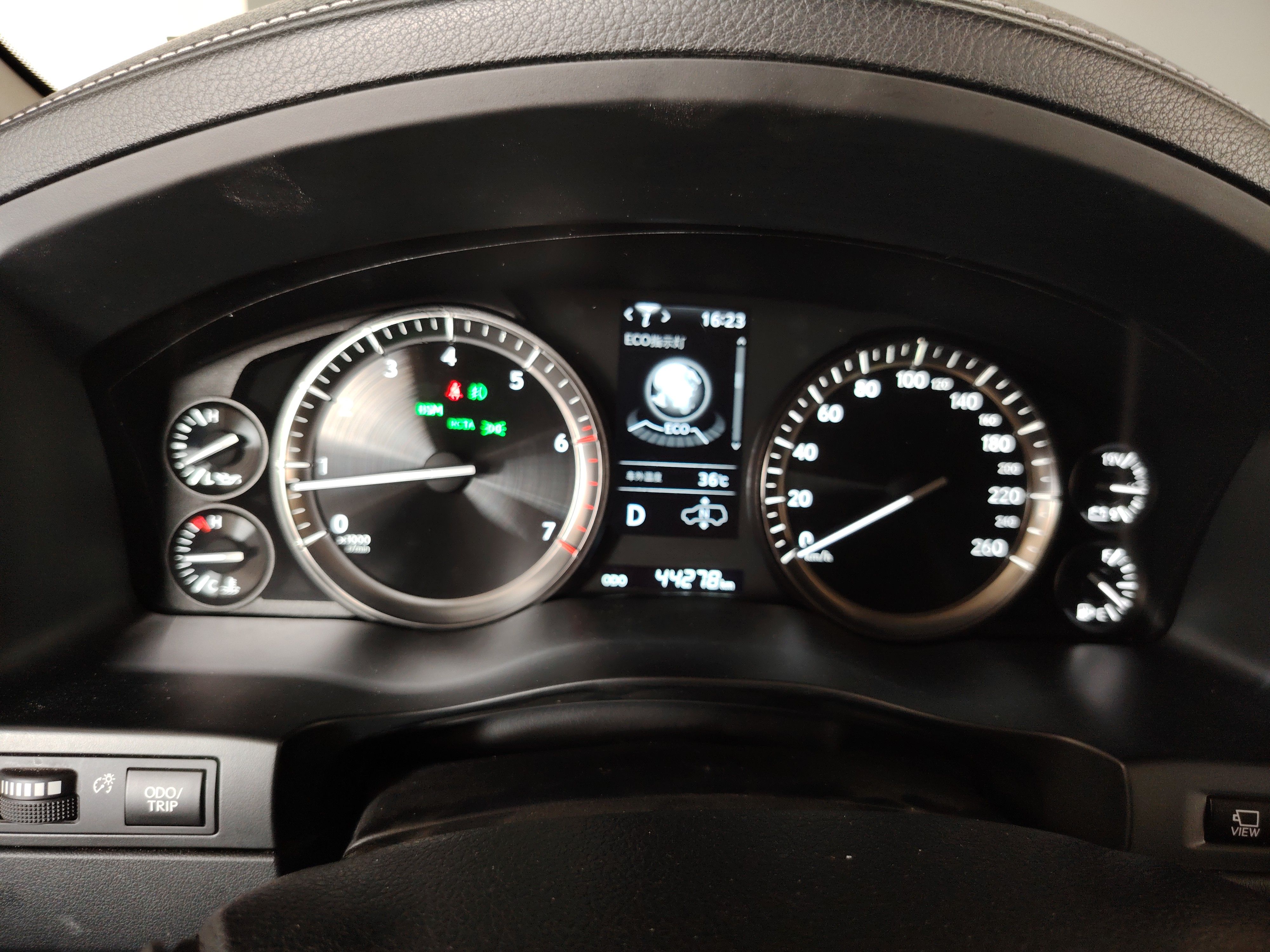 Lexus LX 2019 — фото 17