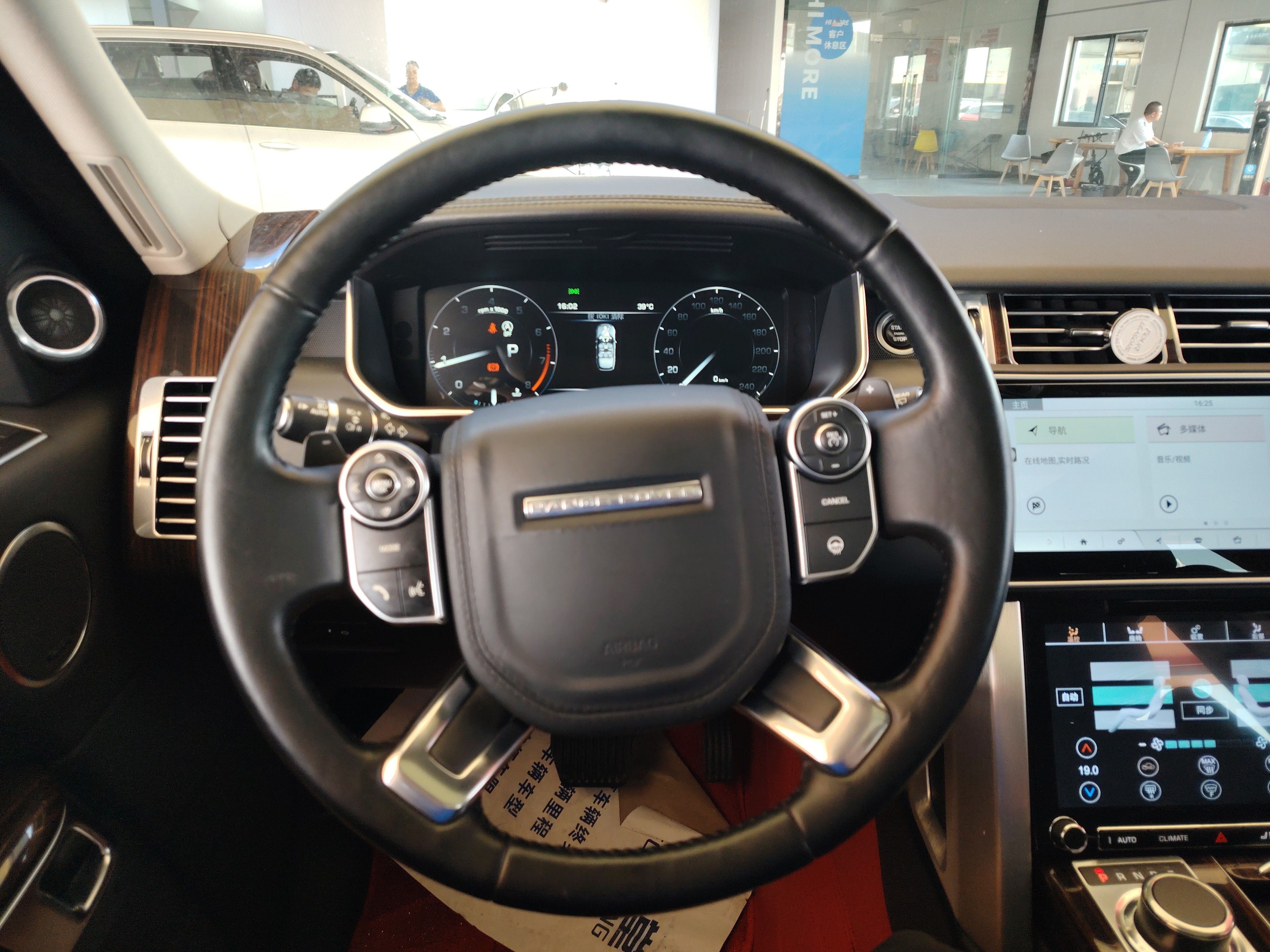 Land Rover Range Rover 2016 — фото 12