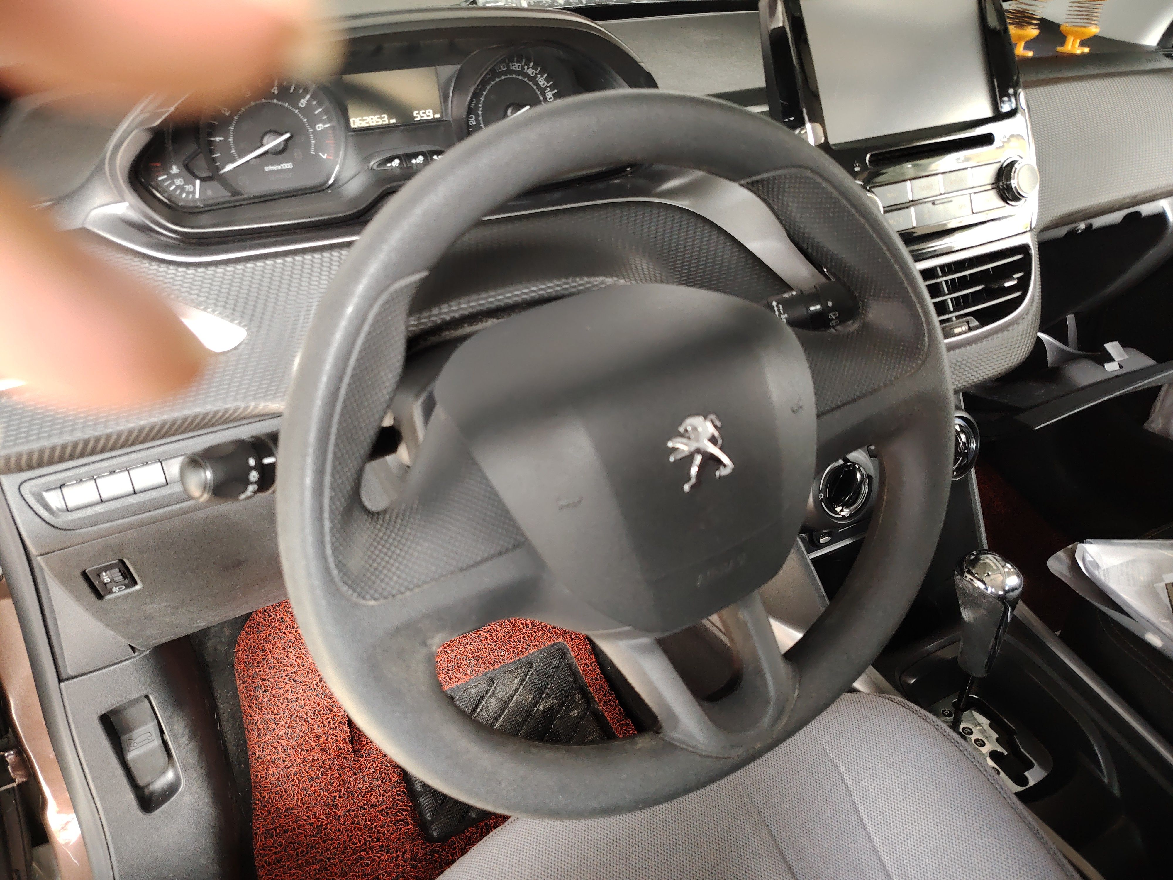 Peugeot 2008 2014 — фото 12