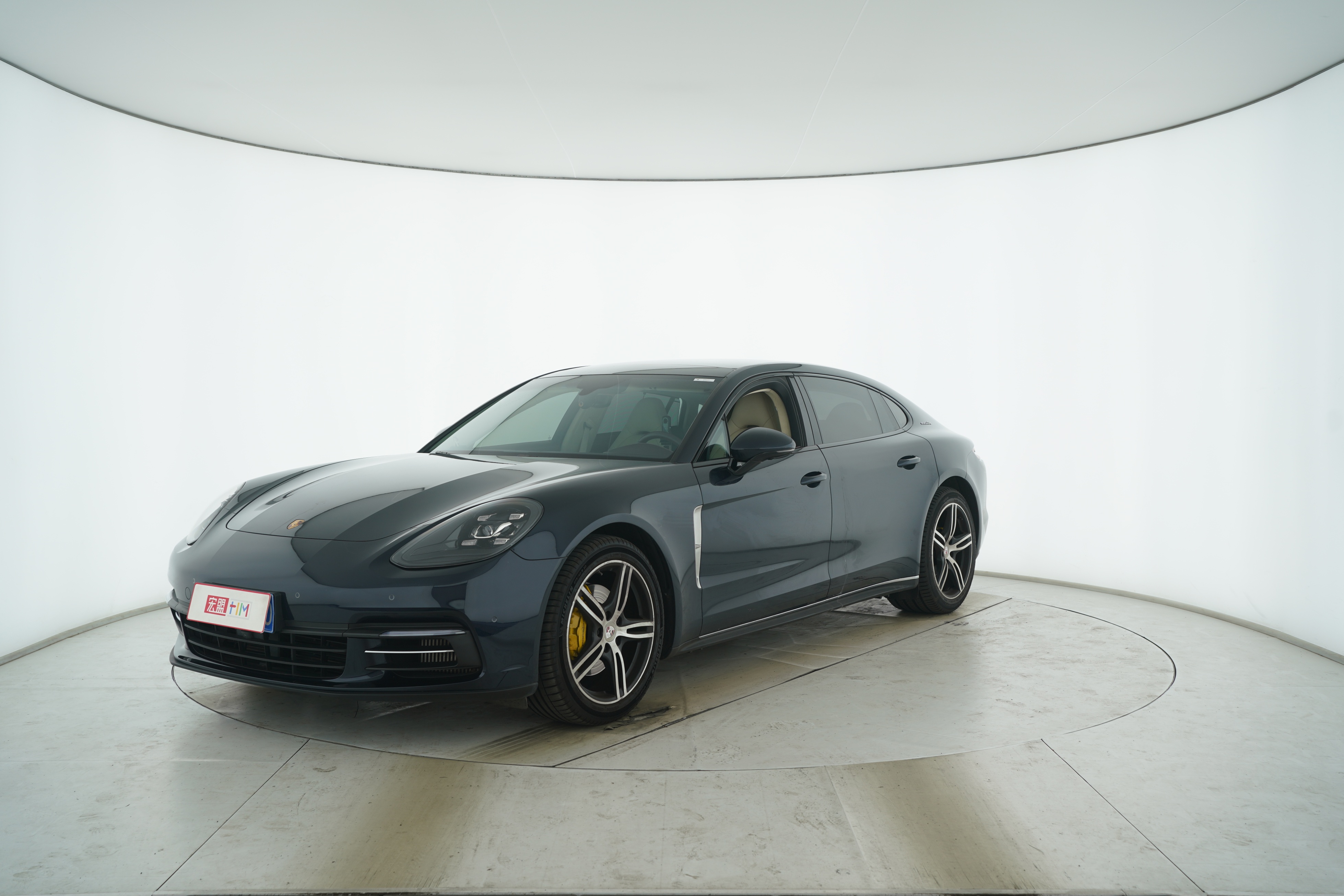 Porsche Panamera 2019 — фото 1