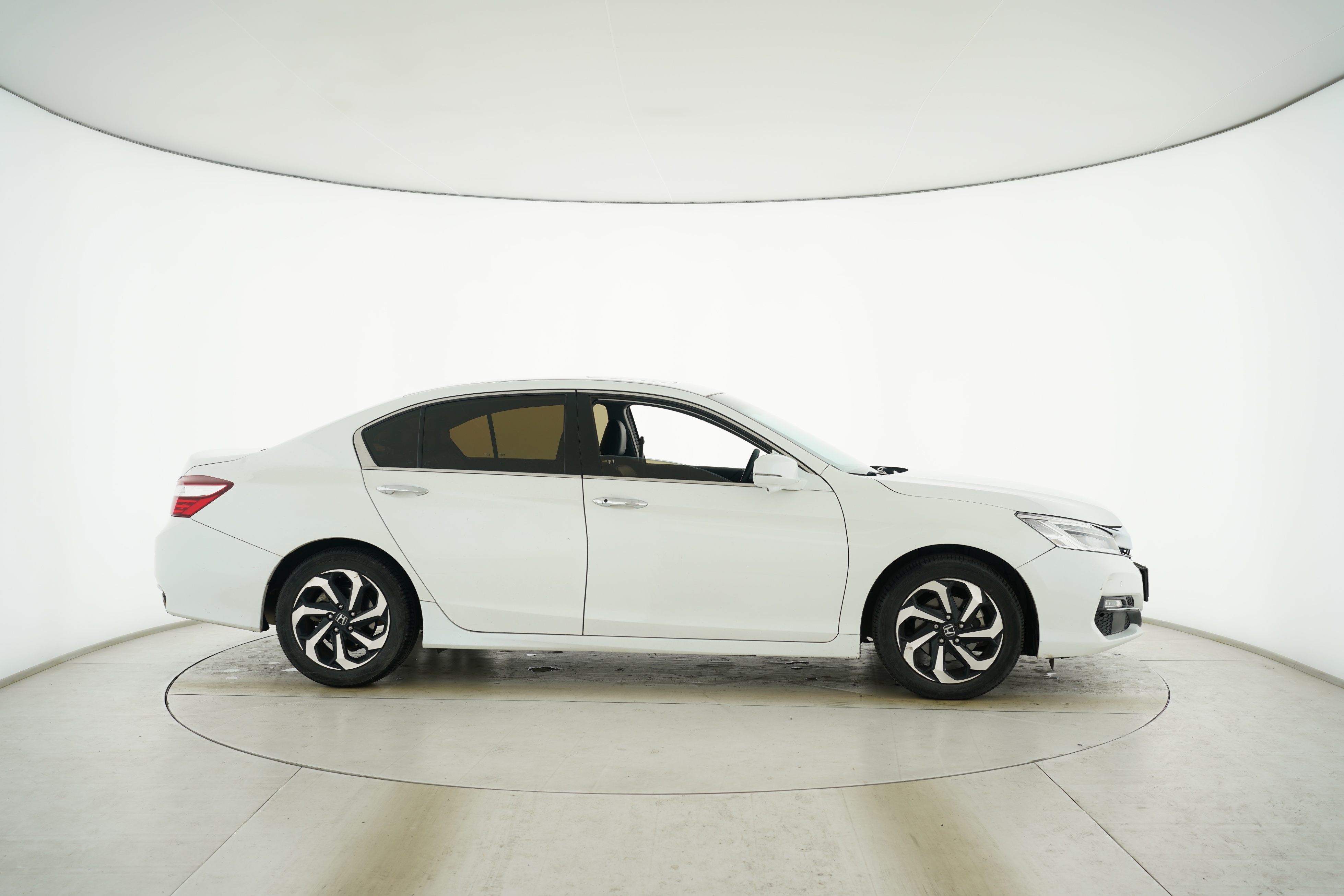 Honda Accord 2016 — фото 8