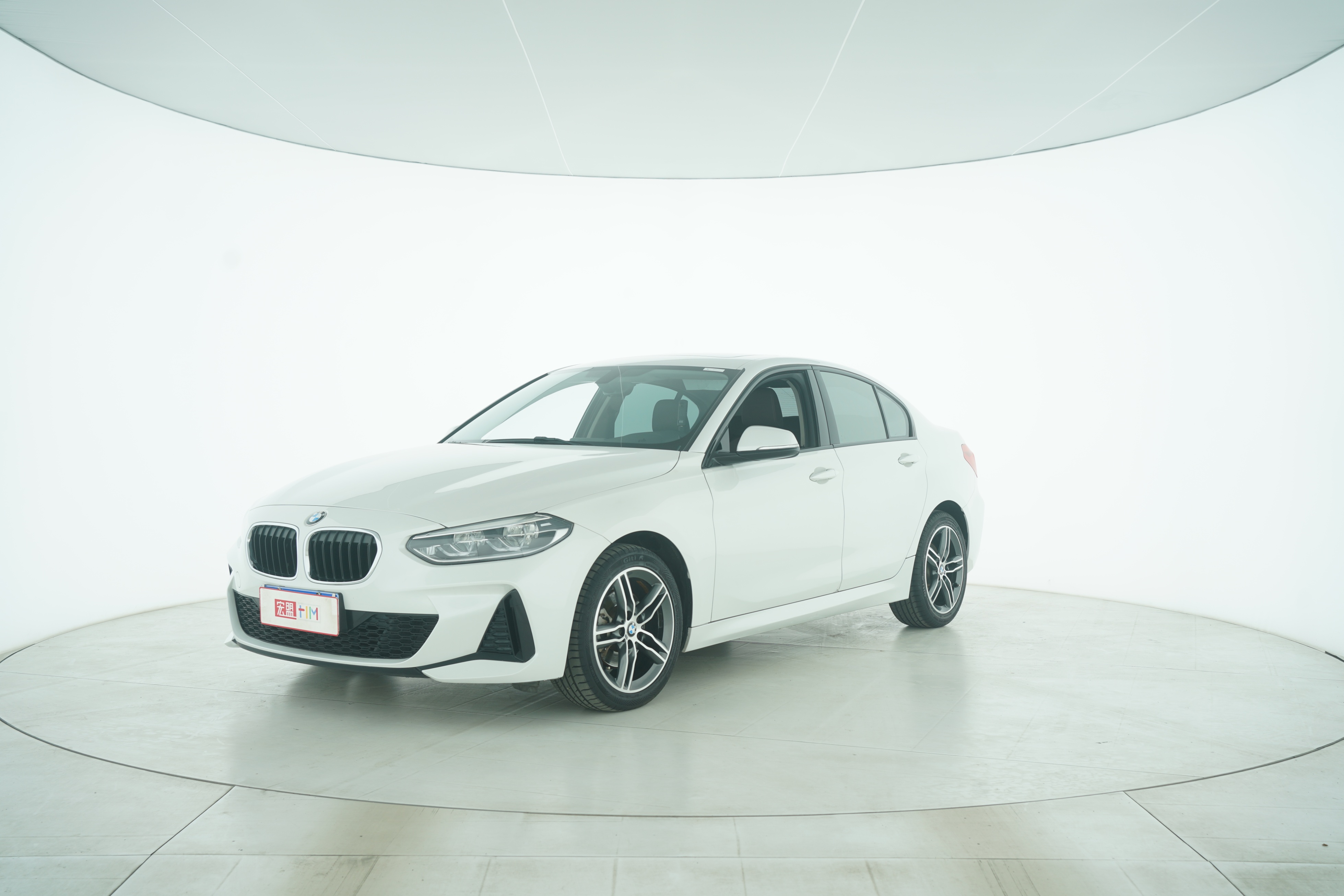 BMW 1 Series 2019 — фото 1