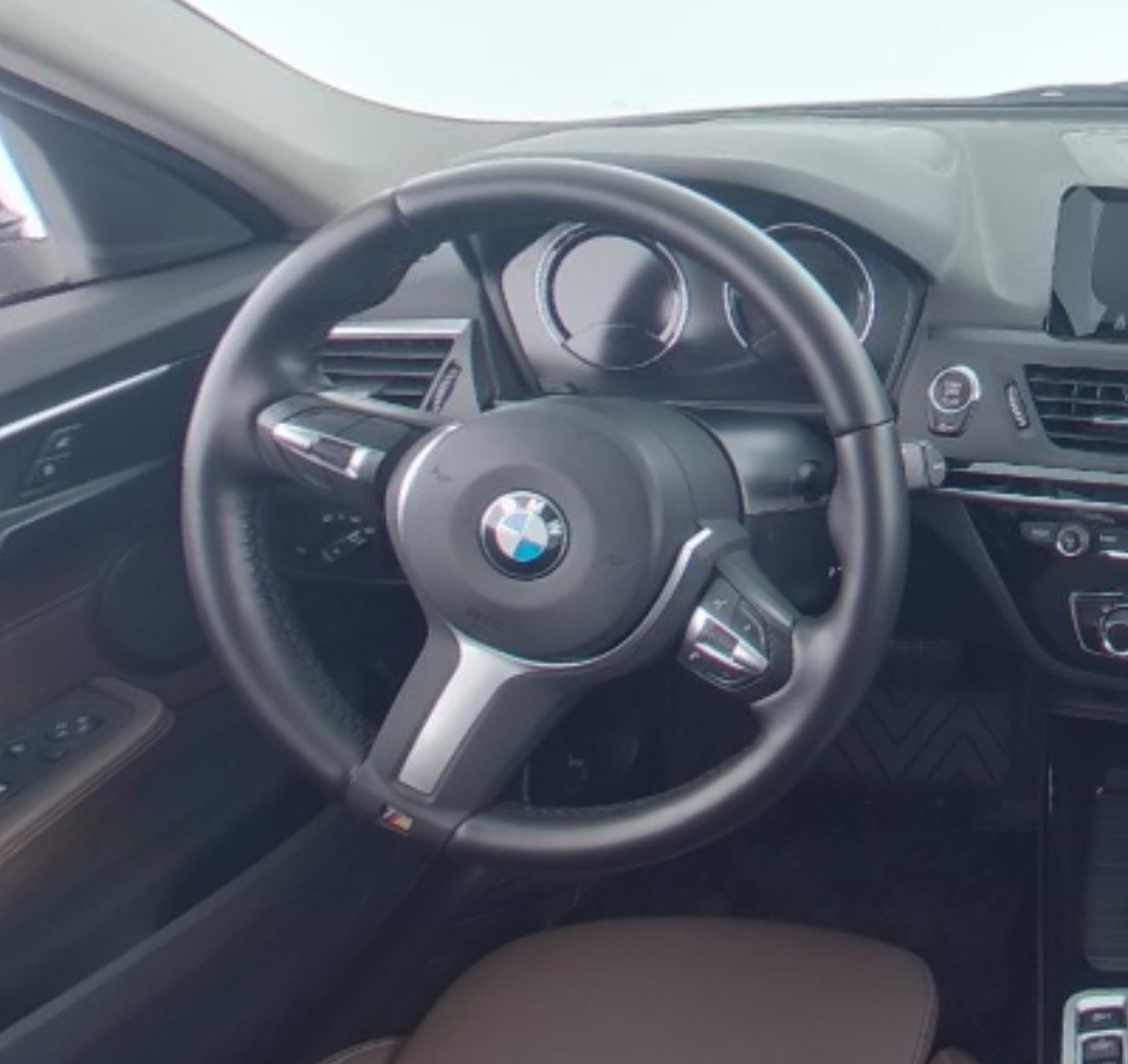 BMW 1 Series 2019 — фото 10