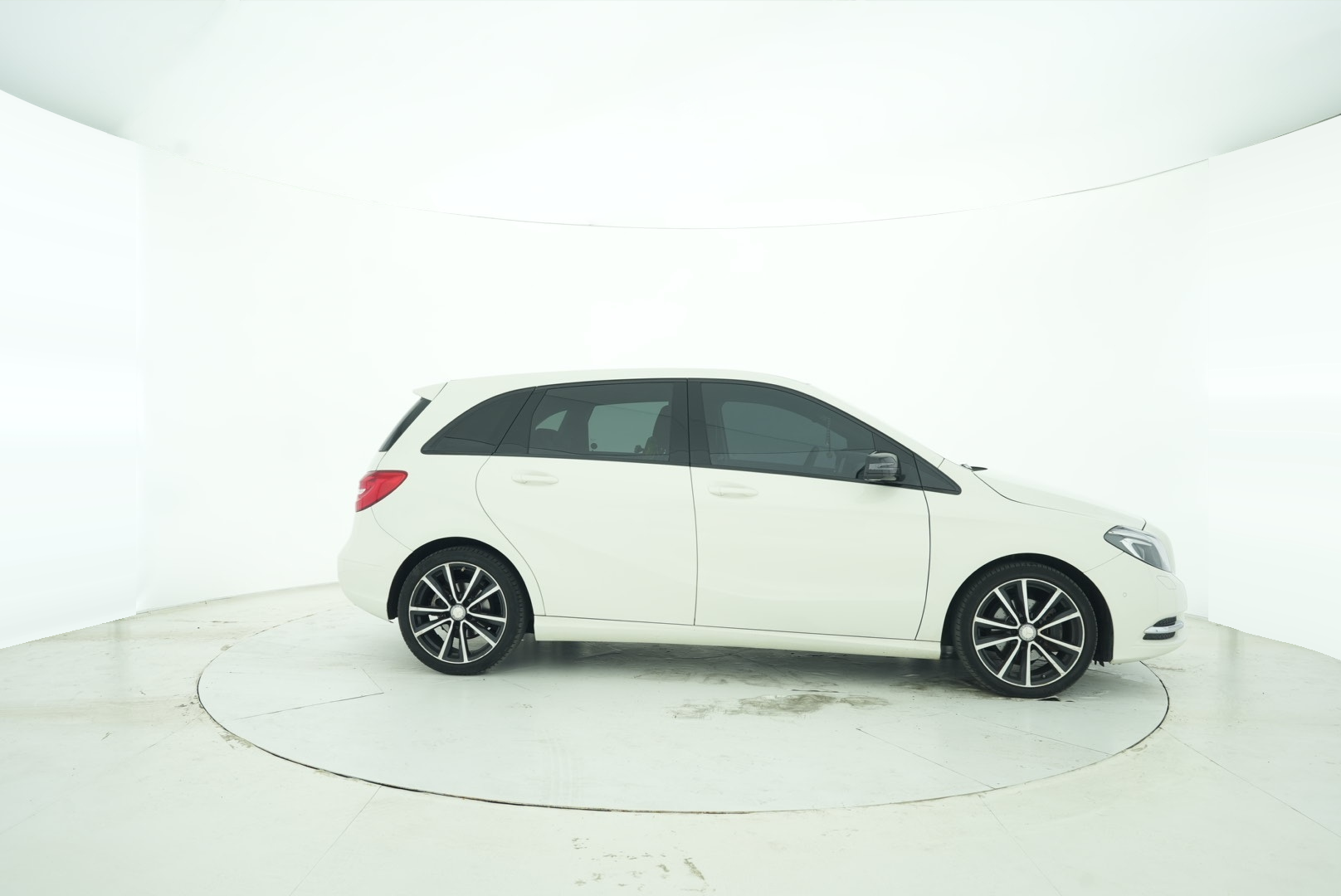 Mercedes Benz B-Class 2015 — фото 7
