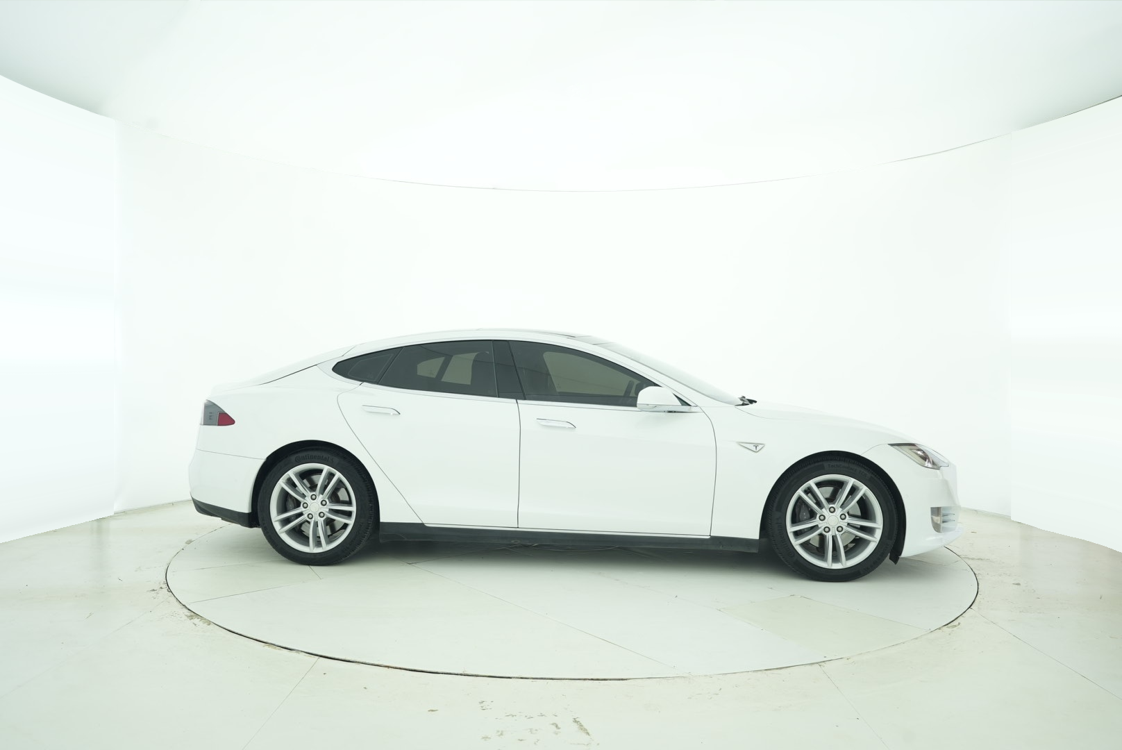 Tesla Model S 2014 — фото 6