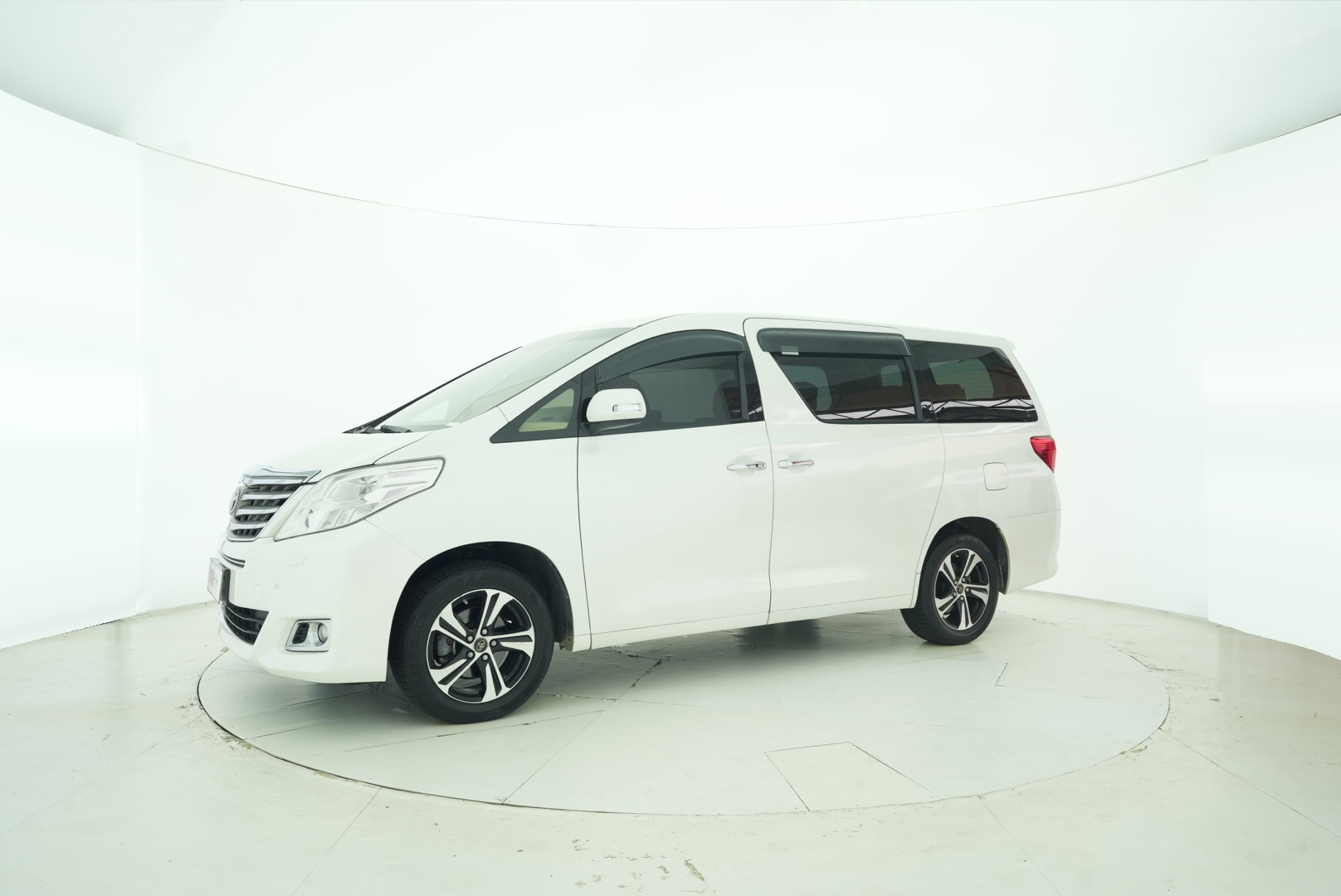 Toyota Elfa 2015 — фото 3