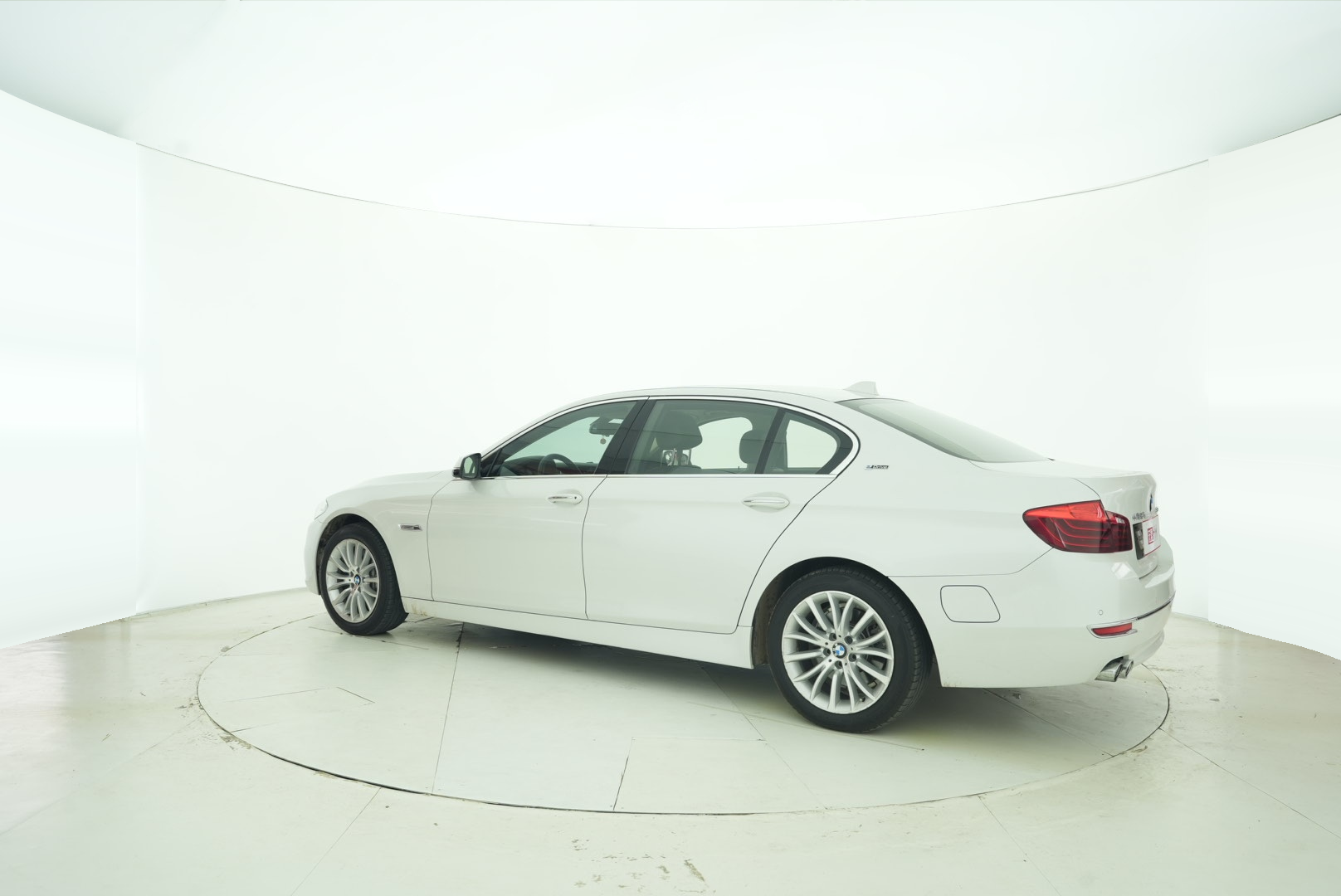 BMW 5 Series Hybrid 2023 — фото 3