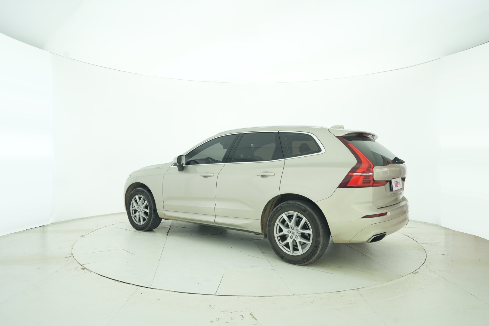 VOLVO XC60 2018 — фото 3
