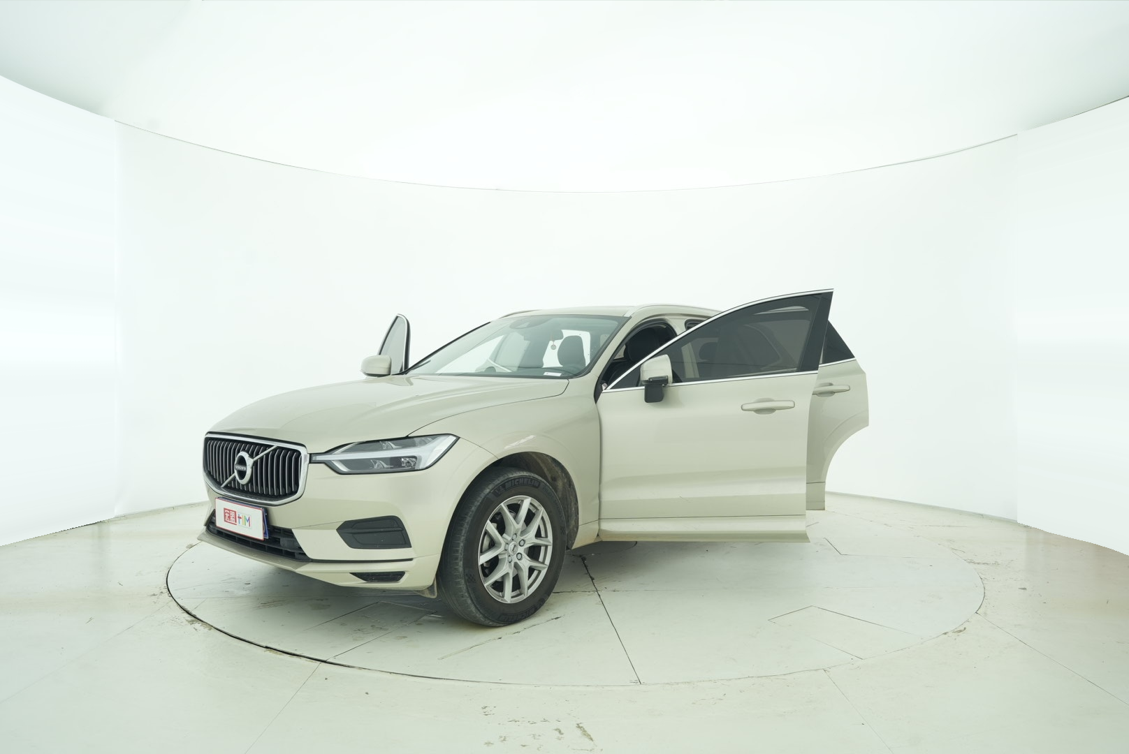 VOLVO XC60 2018 — фото 9