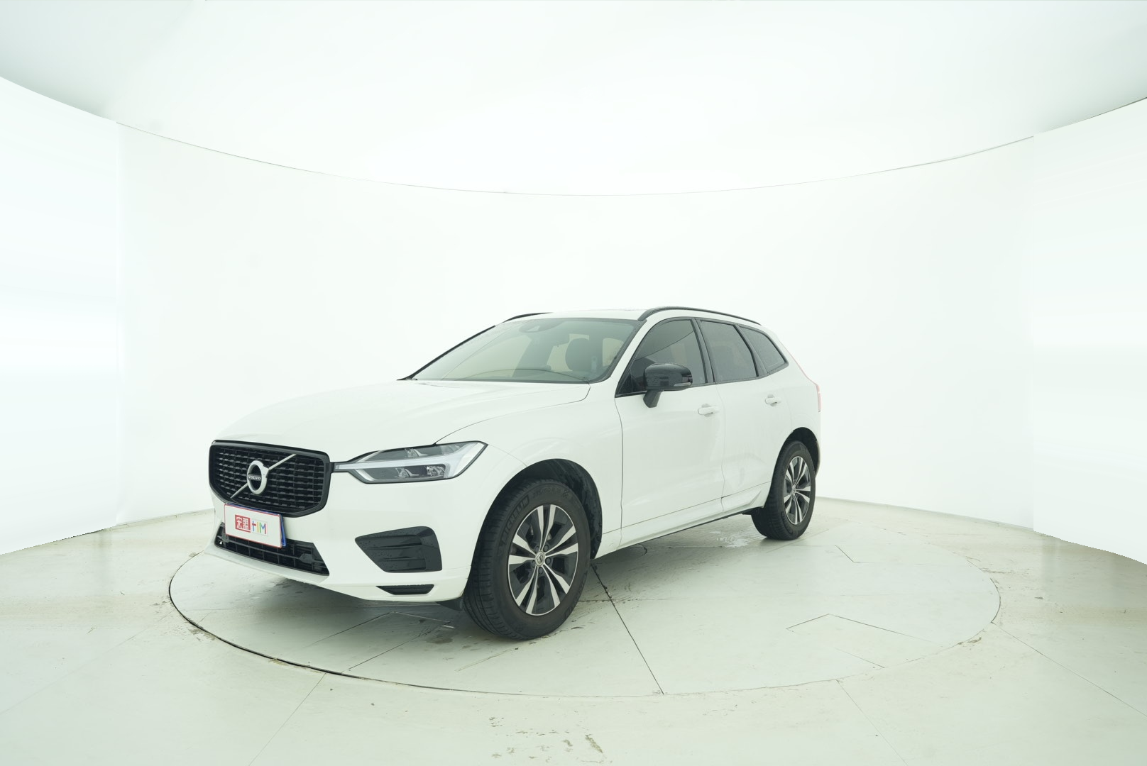 VOLVO XC60 2021 — фото 1