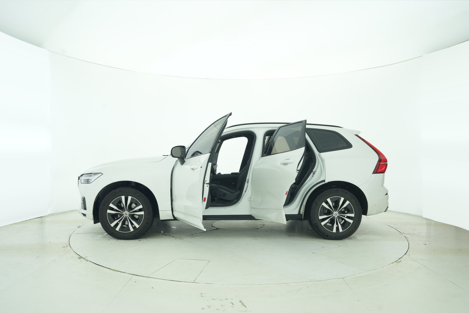 VOLVO XC60 2021 — фото 11