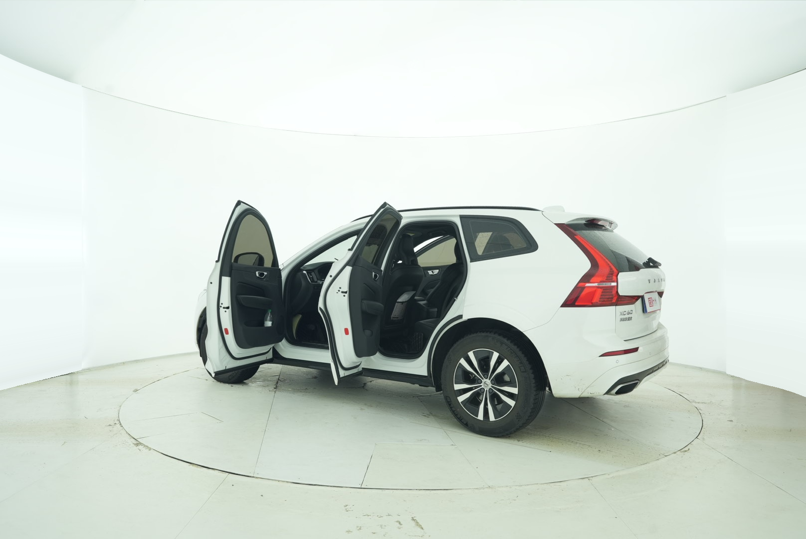 VOLVO XC60 2021 — фото 12