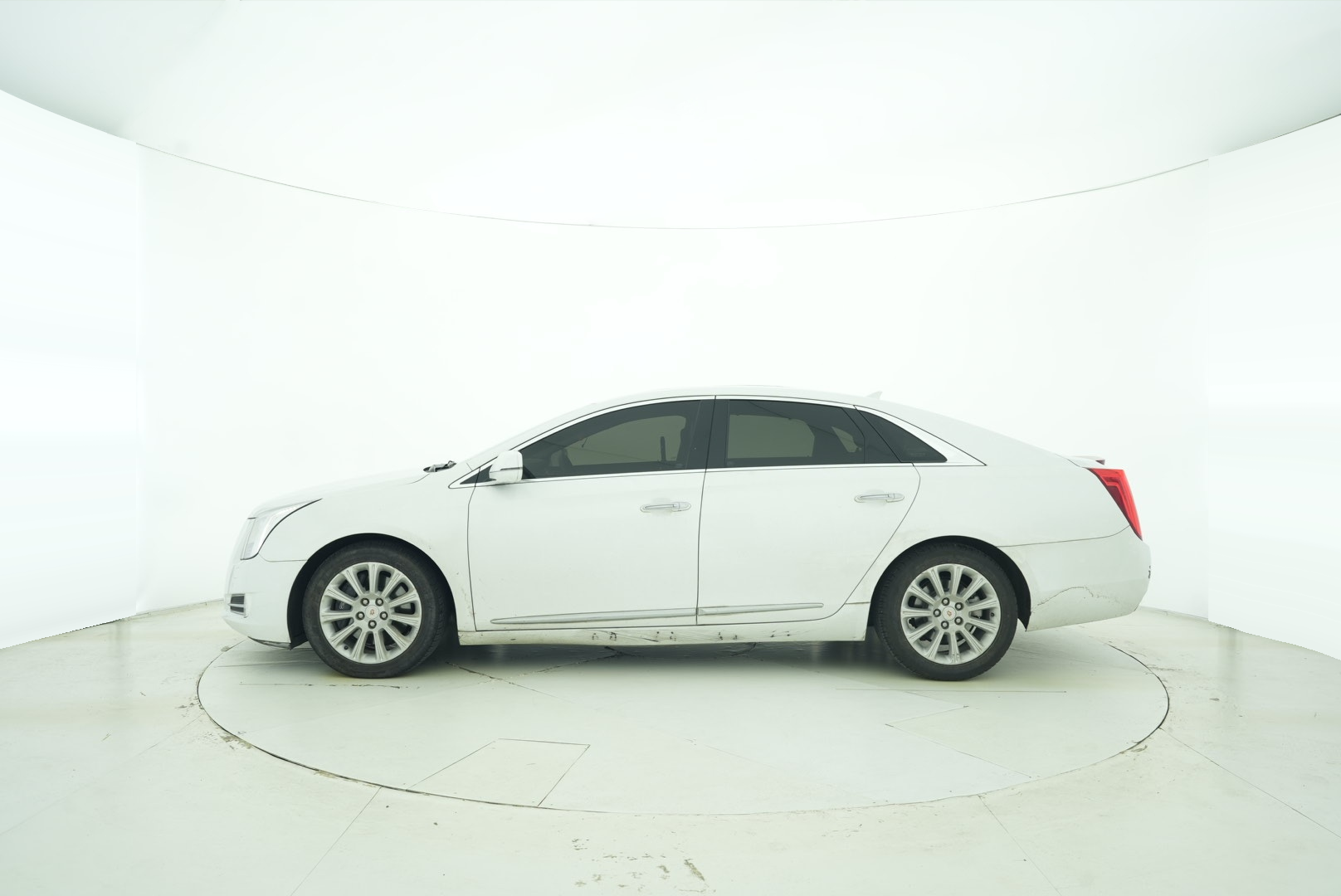 Cadillac XTS 2015 — фото 2