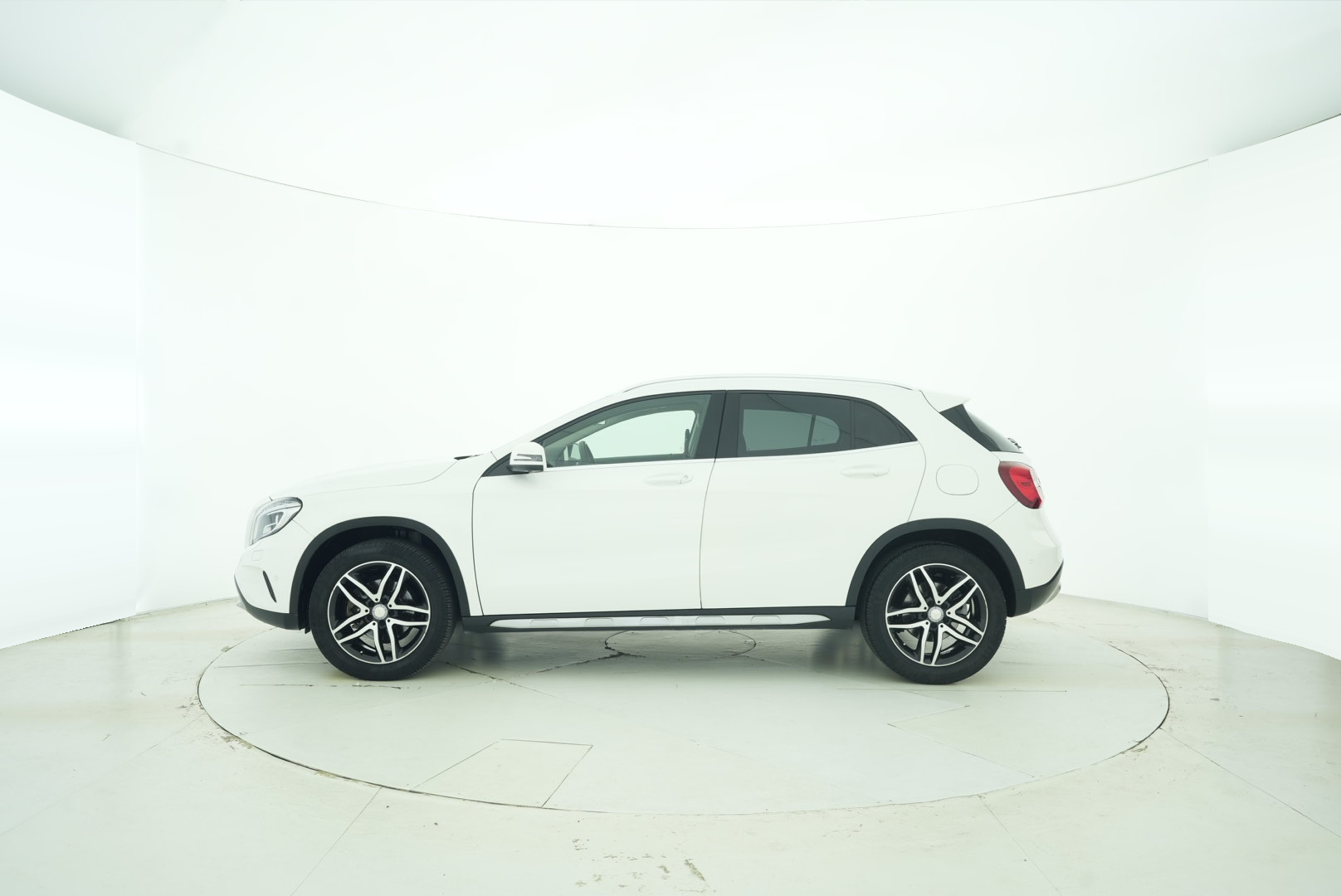 Mercedes Benz GLA 2017 — фото 2