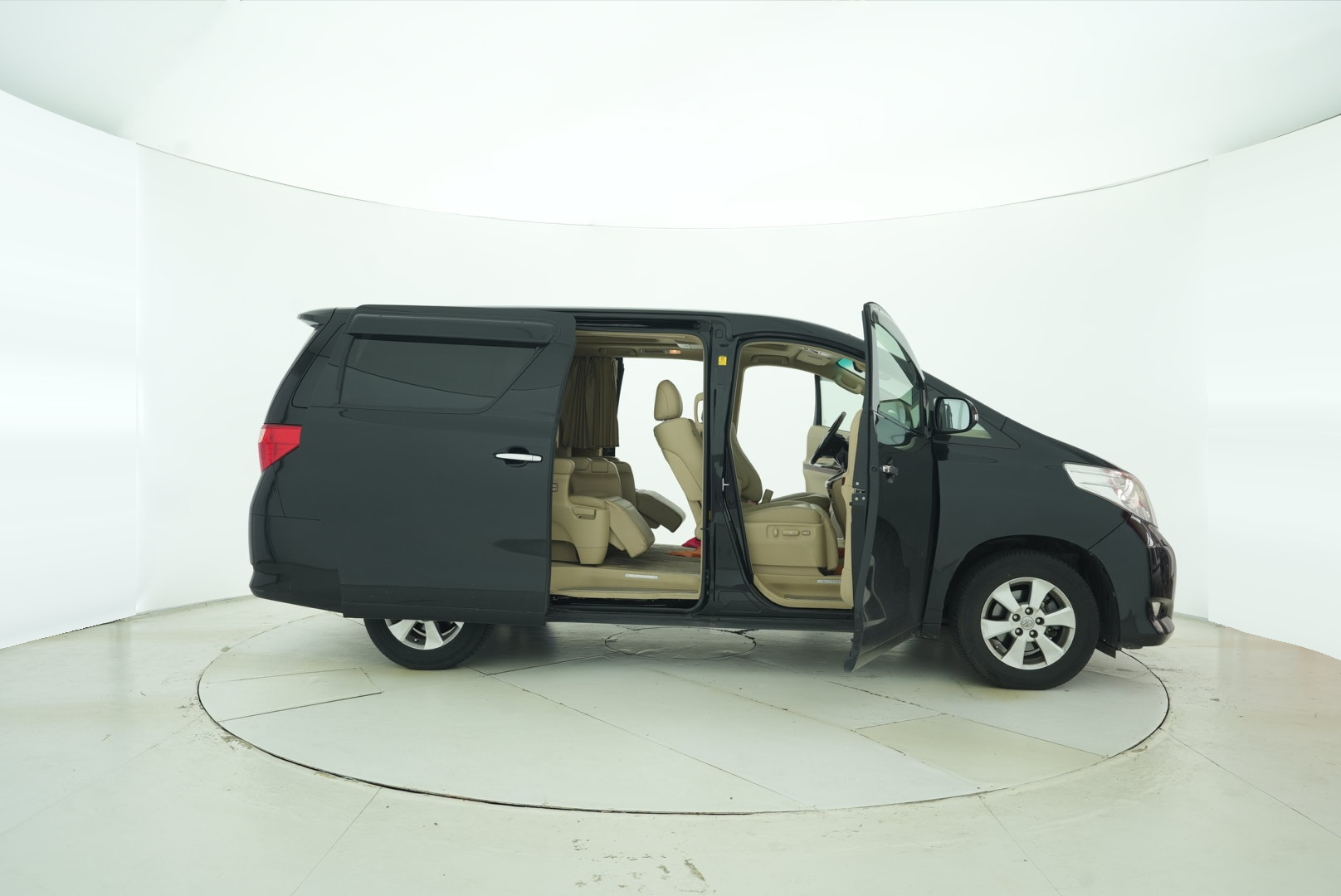 Toyota Elfa 2015 — фото 10