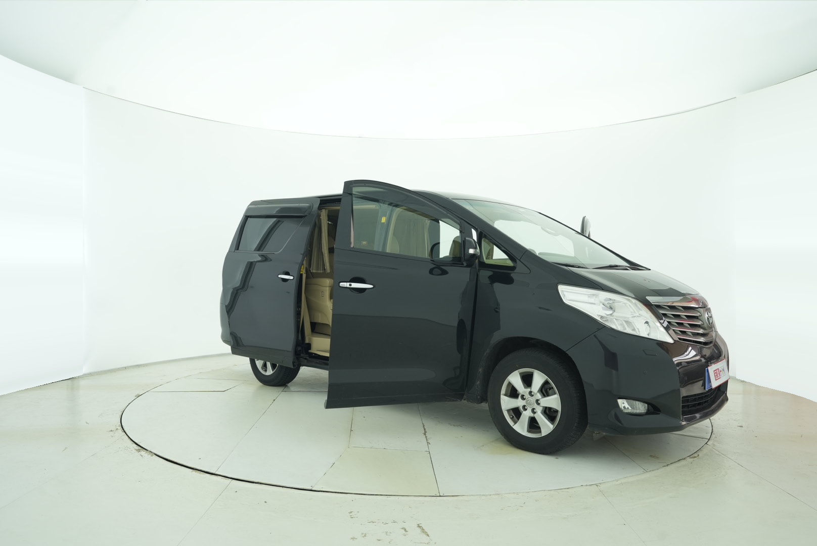 Toyota Elfa 2015 — фото 11