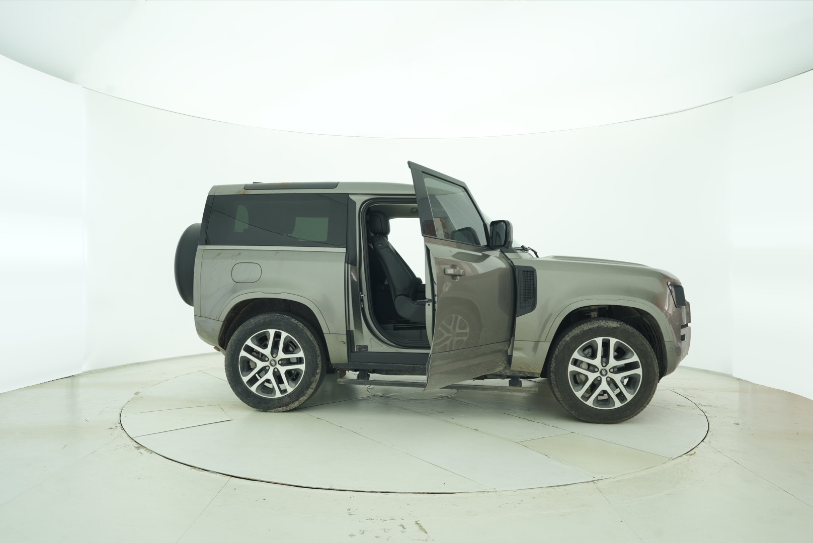 Land Rover Guardian 2023 — фото 15