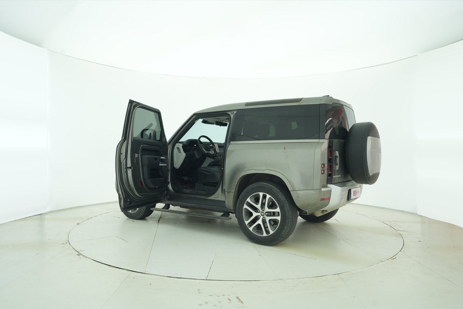 Land Rover Guardian 2023 — фото 12