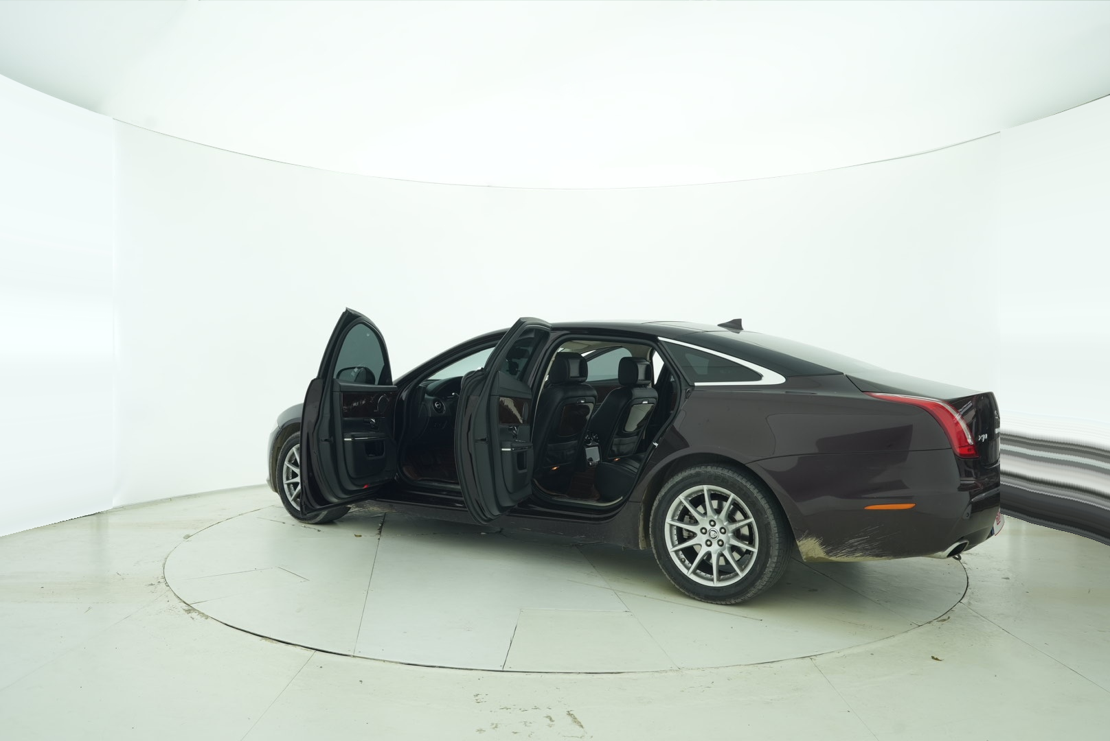 Jaguar XJ 2012 — фото 11