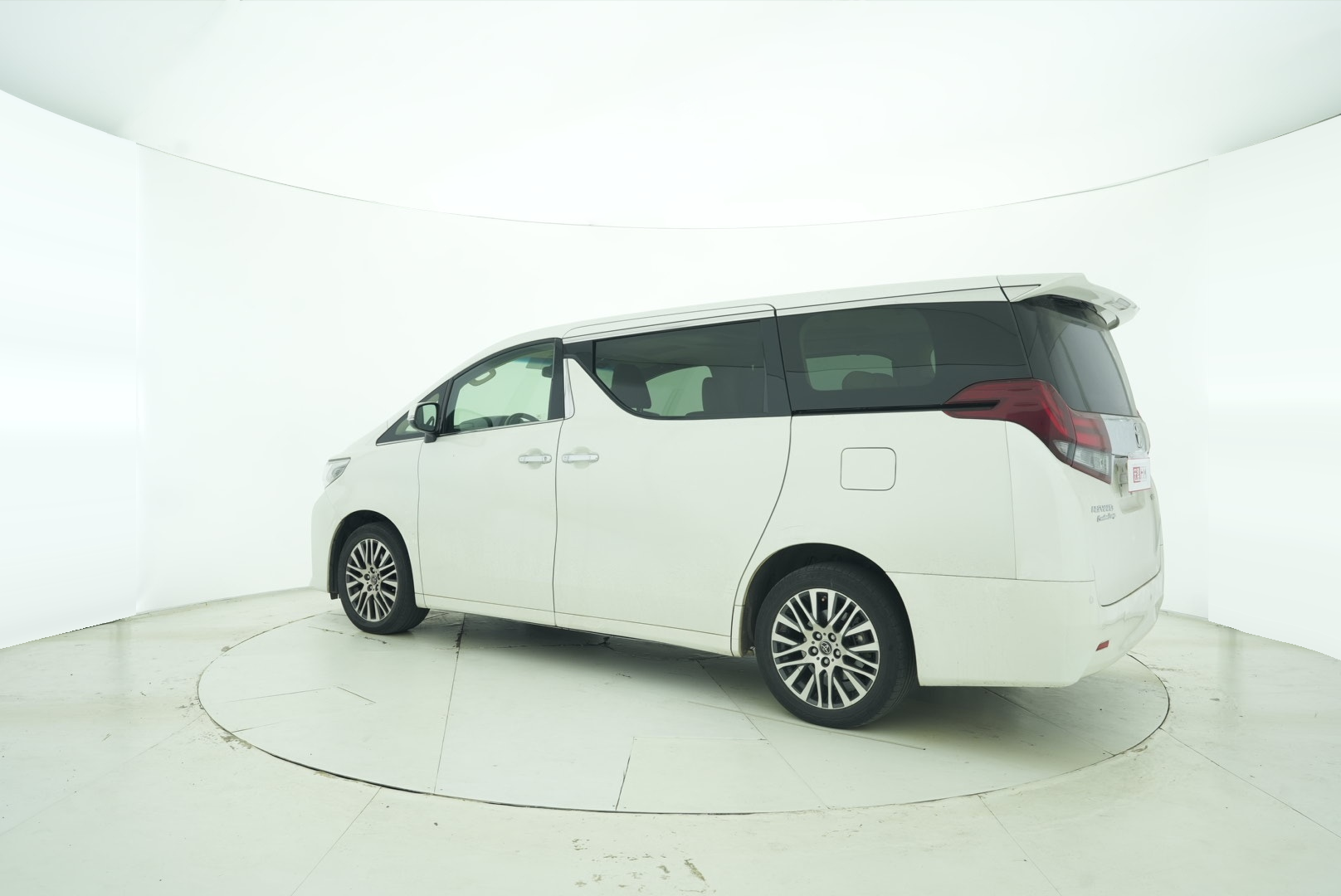 Toyota Elfa 2015 — фото 4