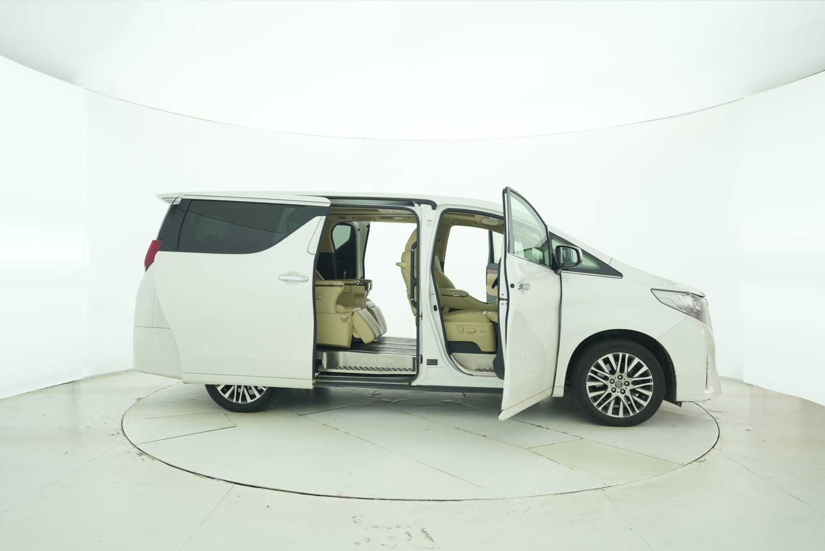 Toyota Elfa 2015 — фото 16