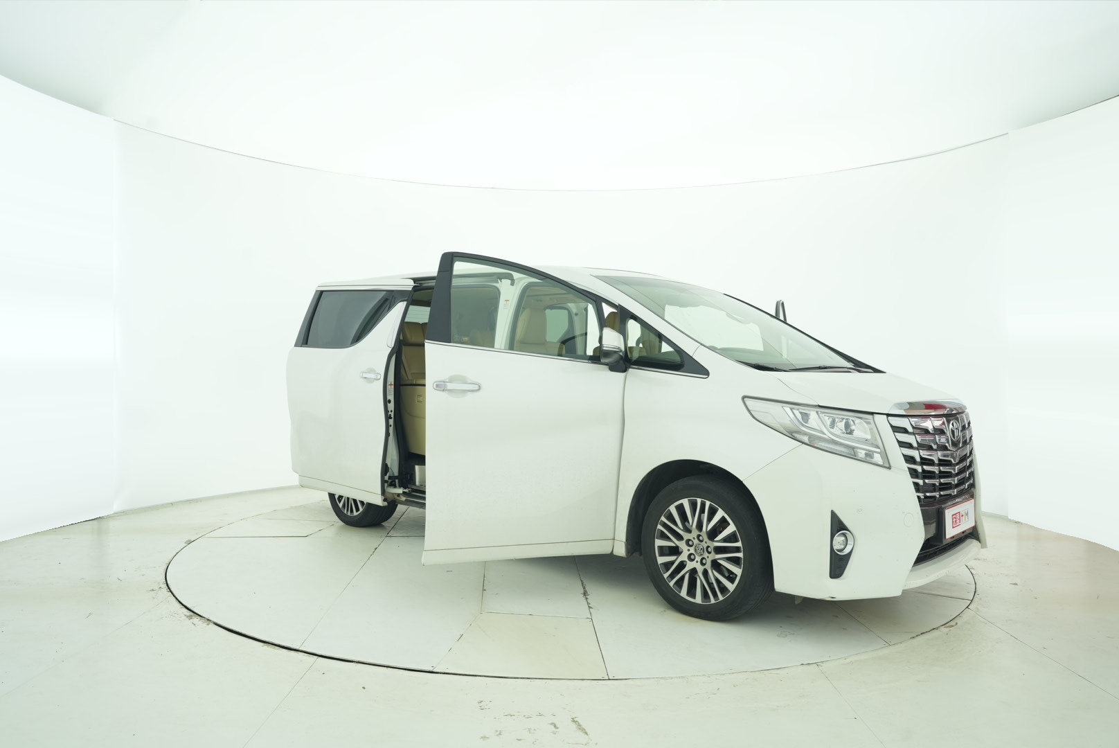 Toyota Elfa 2015 — фото 17