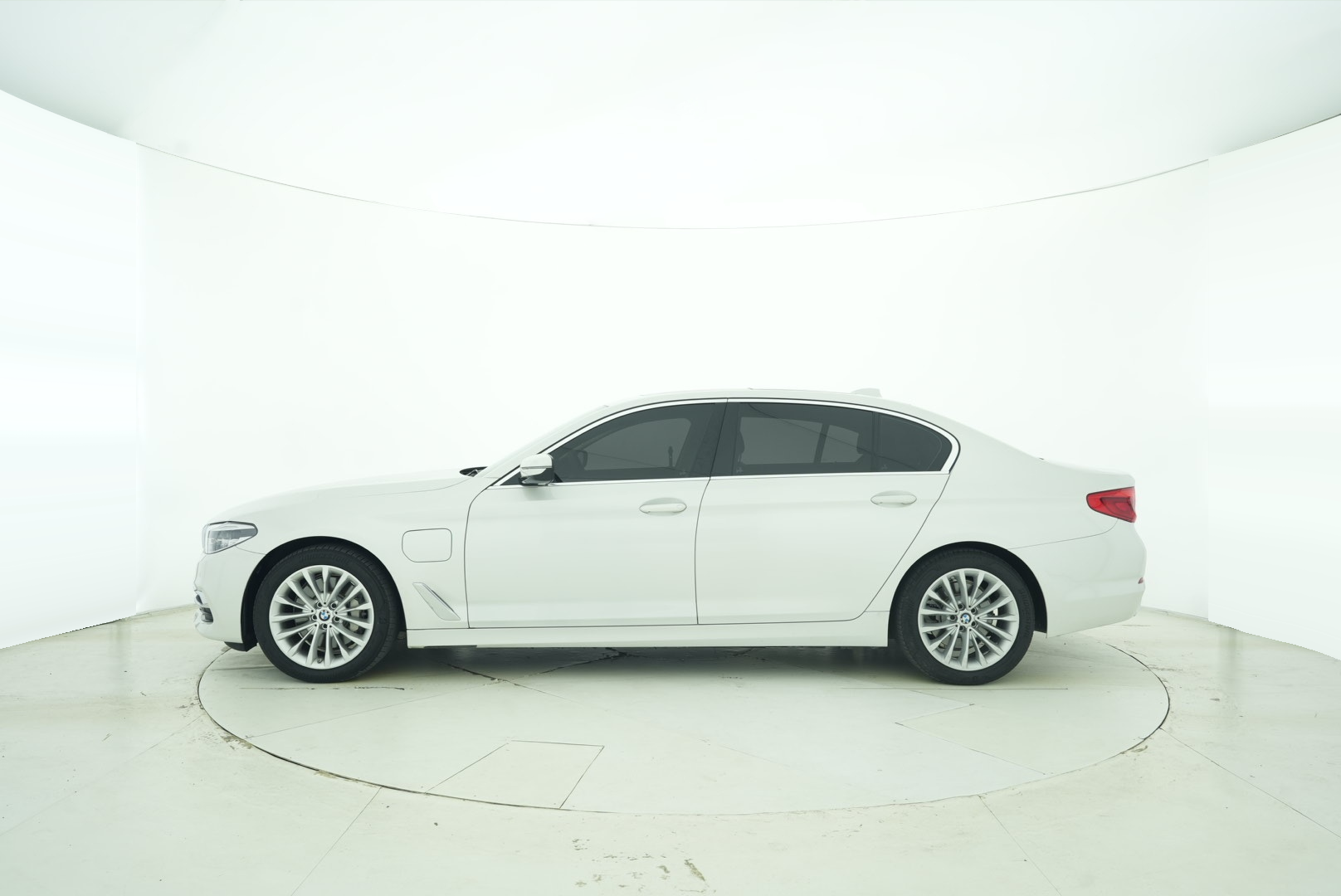 BMW 5 Series Hybrid 2020 — фото 2