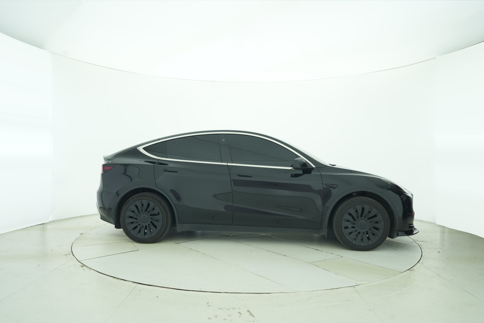 Tesla Model Y 2023 — фото 12