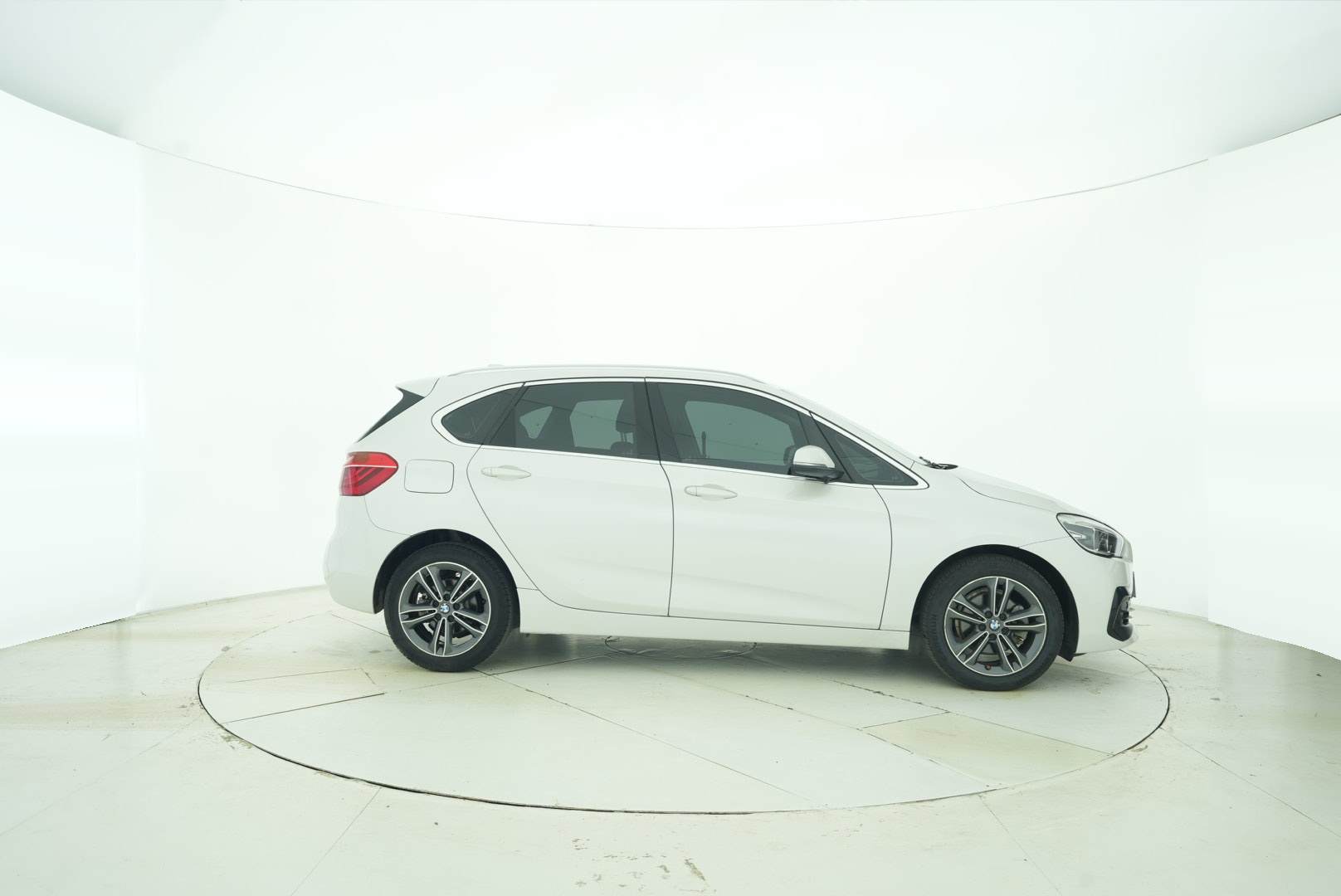 BMW 2 Series Tourer 2018 — фото 6