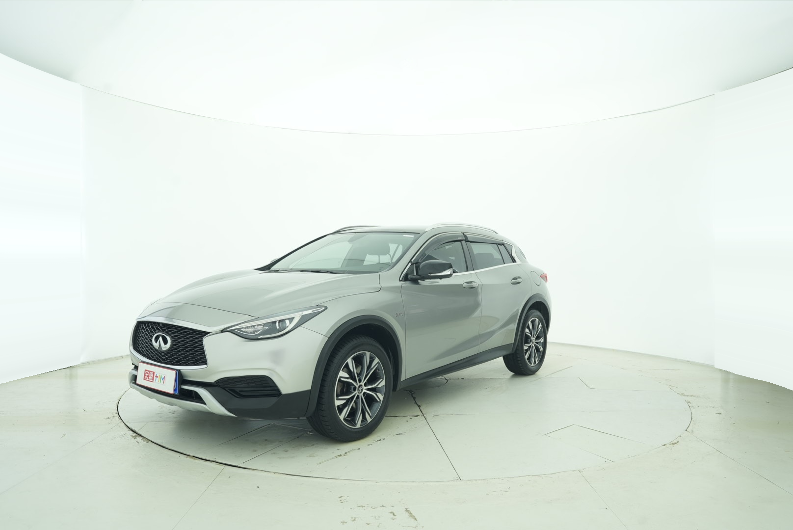 Infiniti QX30 2017 — фото 1