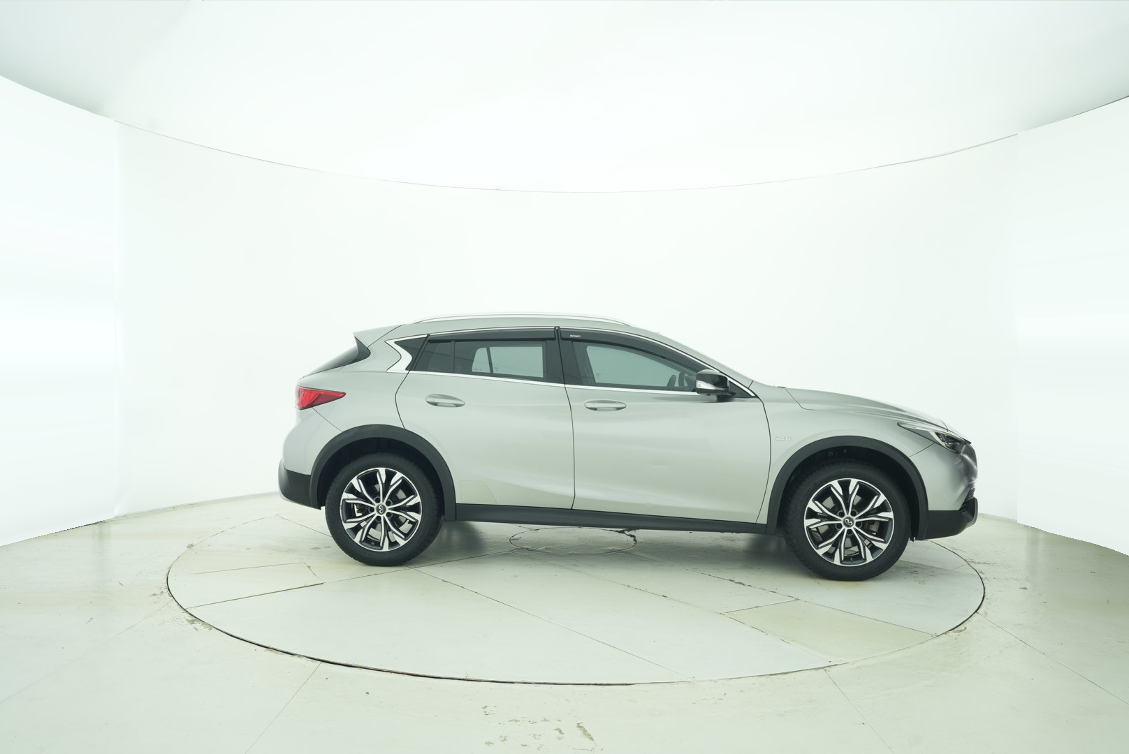 Infiniti QX30 2017 — фото 12