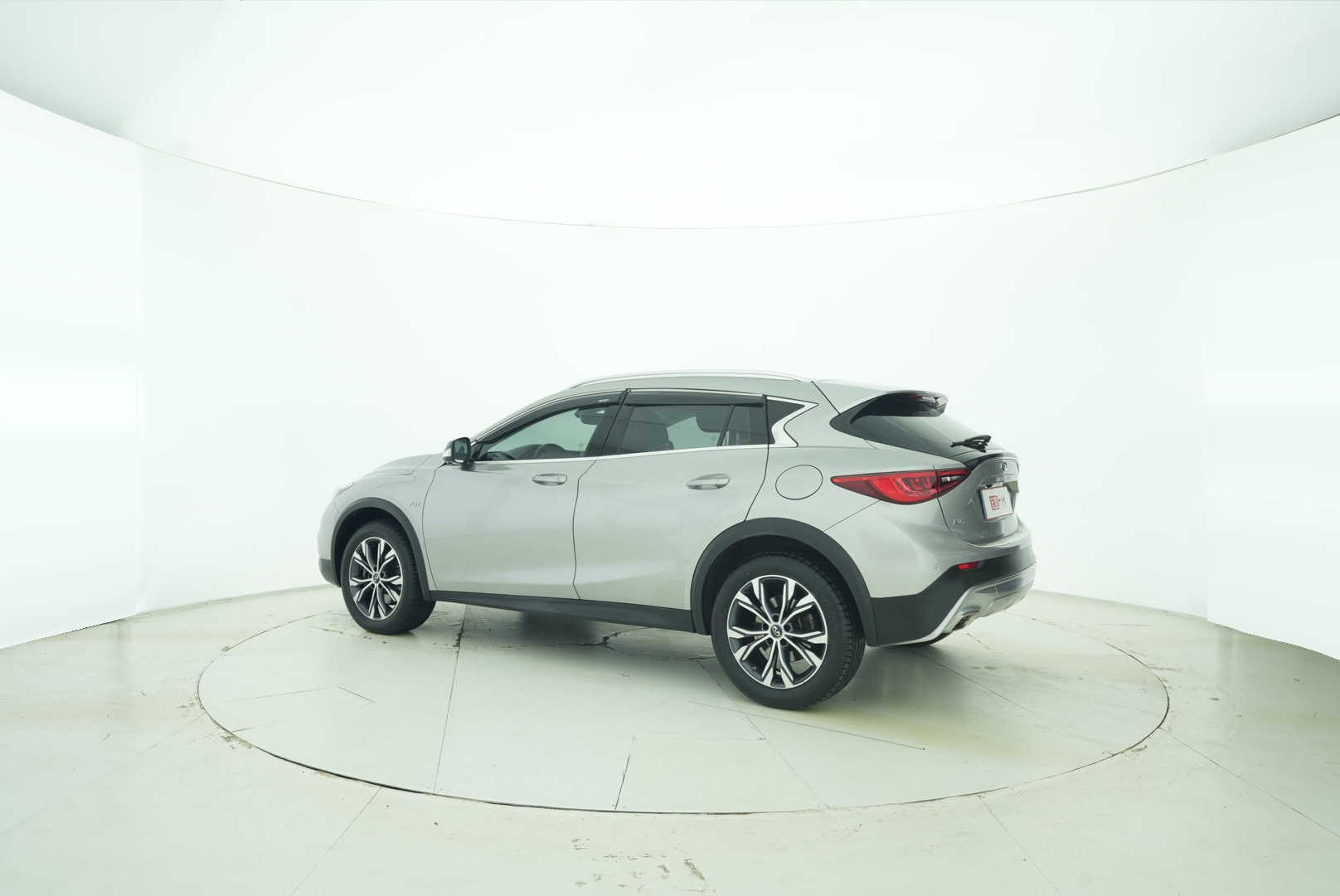 Infiniti QX30 2017 — фото 6