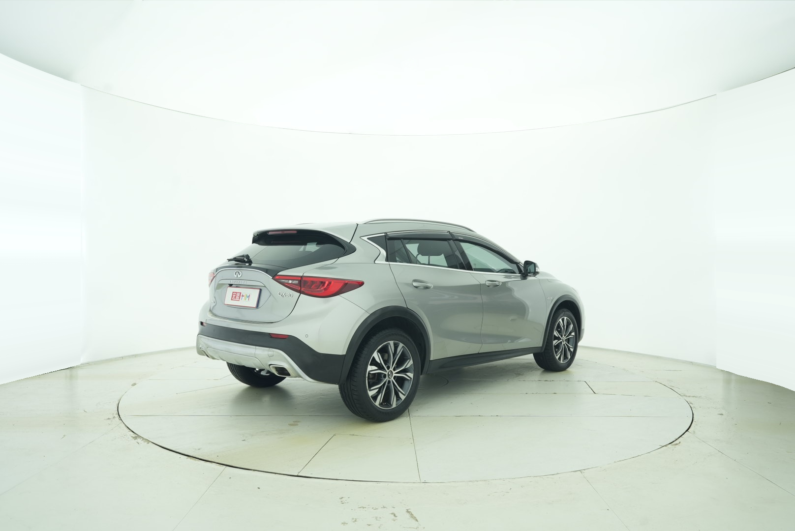 Infiniti QX30 2017 — фото 9