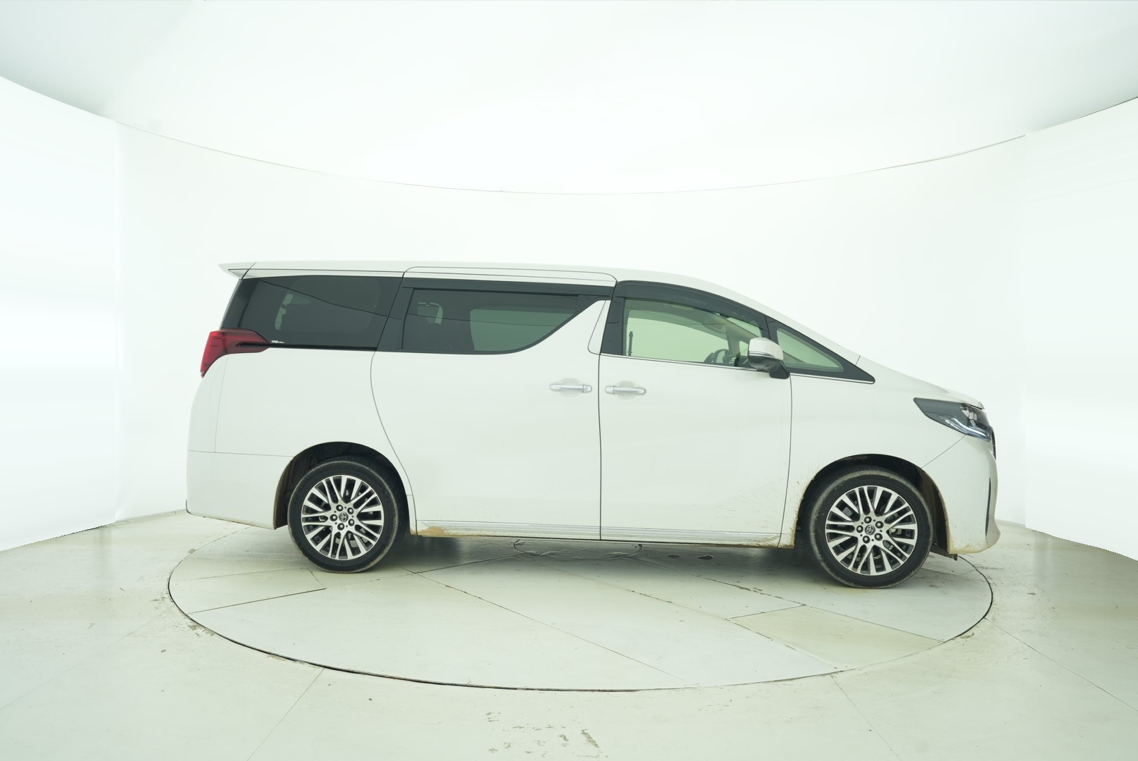 Toyota Elfa 2015 — фото 13