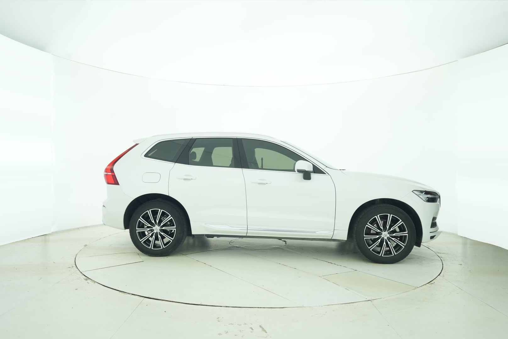 VOLVO XC60 2021 — фото 7