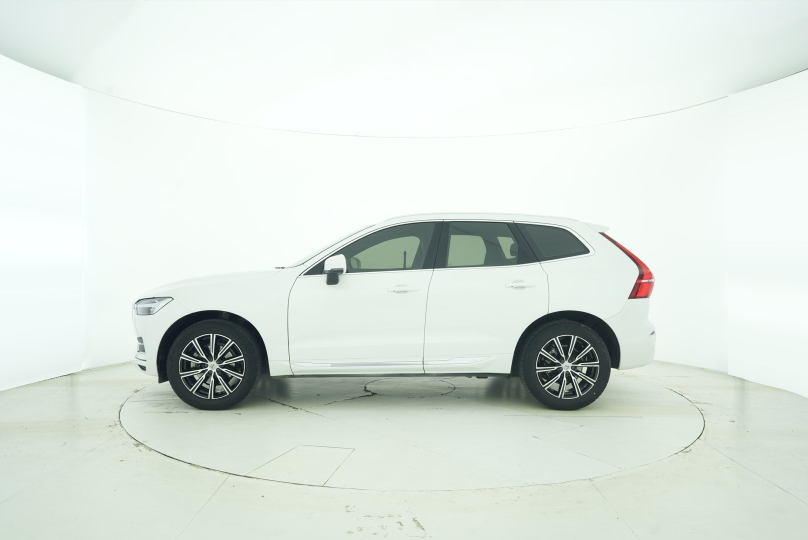 VOLVO XC60 2021 — фото 3