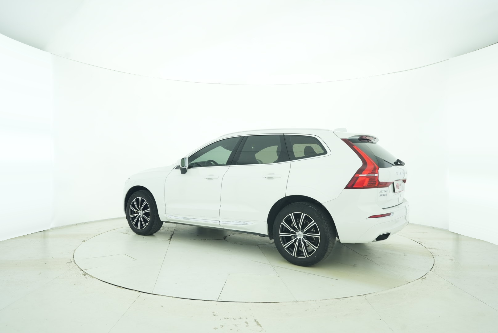 VOLVO XC60 2021 — фото 4