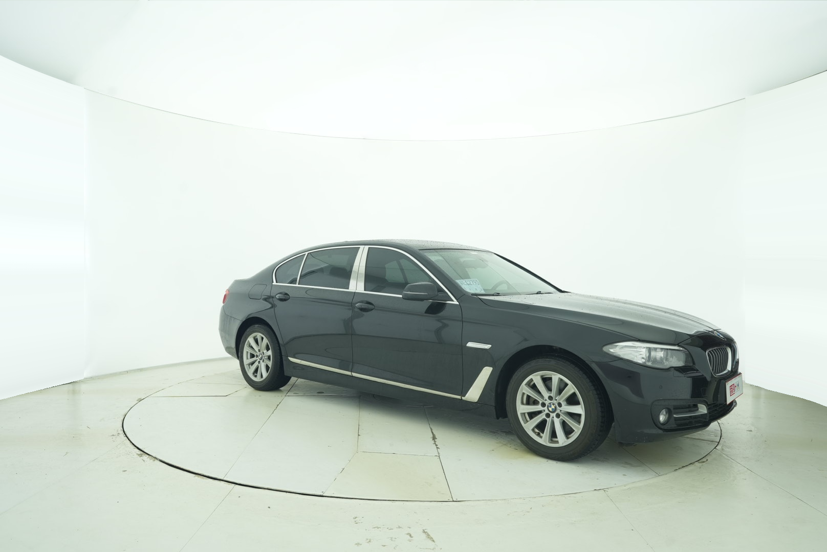 BMW 5 Series 2017 — фото 14