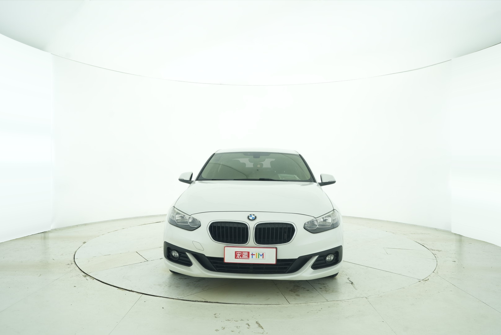 BMW 1 Series 2018 — фото 9