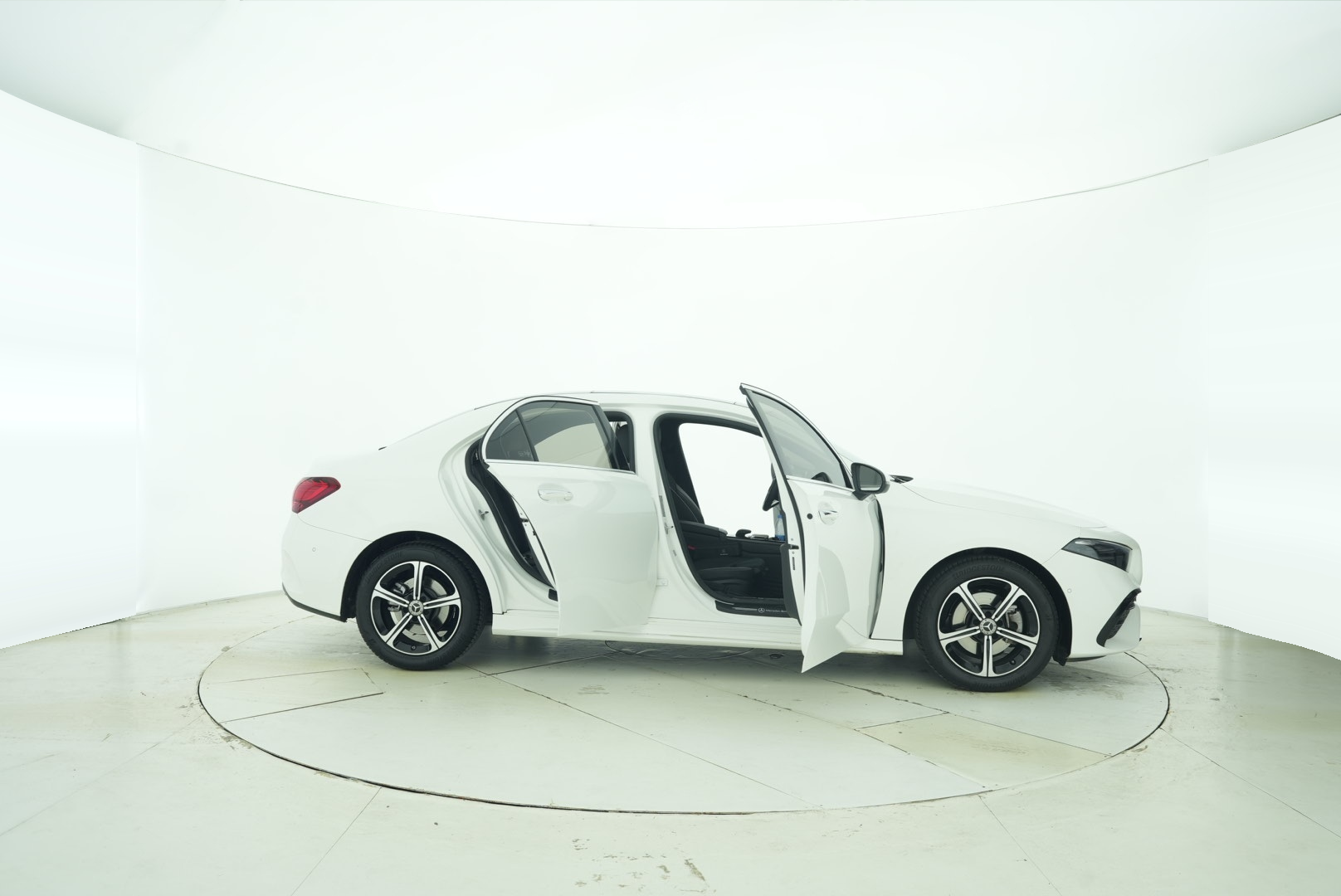 Mercedes Benz A-Class 2022 — фото 16