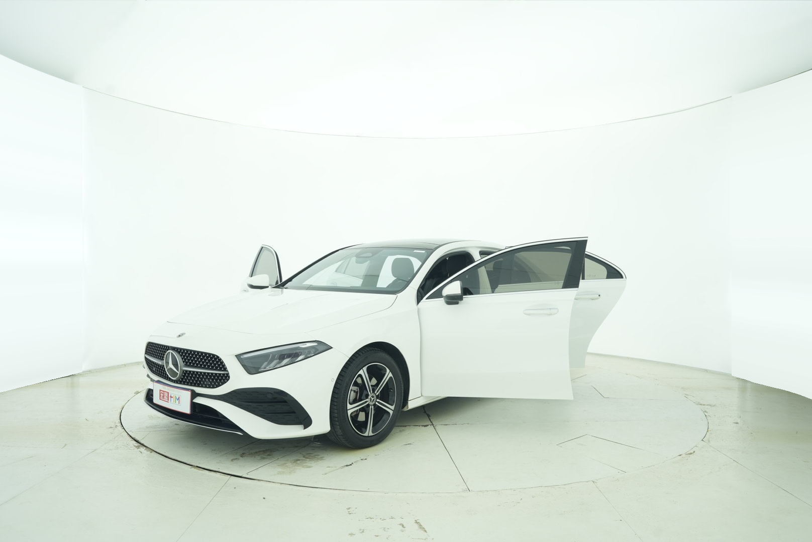 Mercedes Benz A-Class 2022 — фото 11