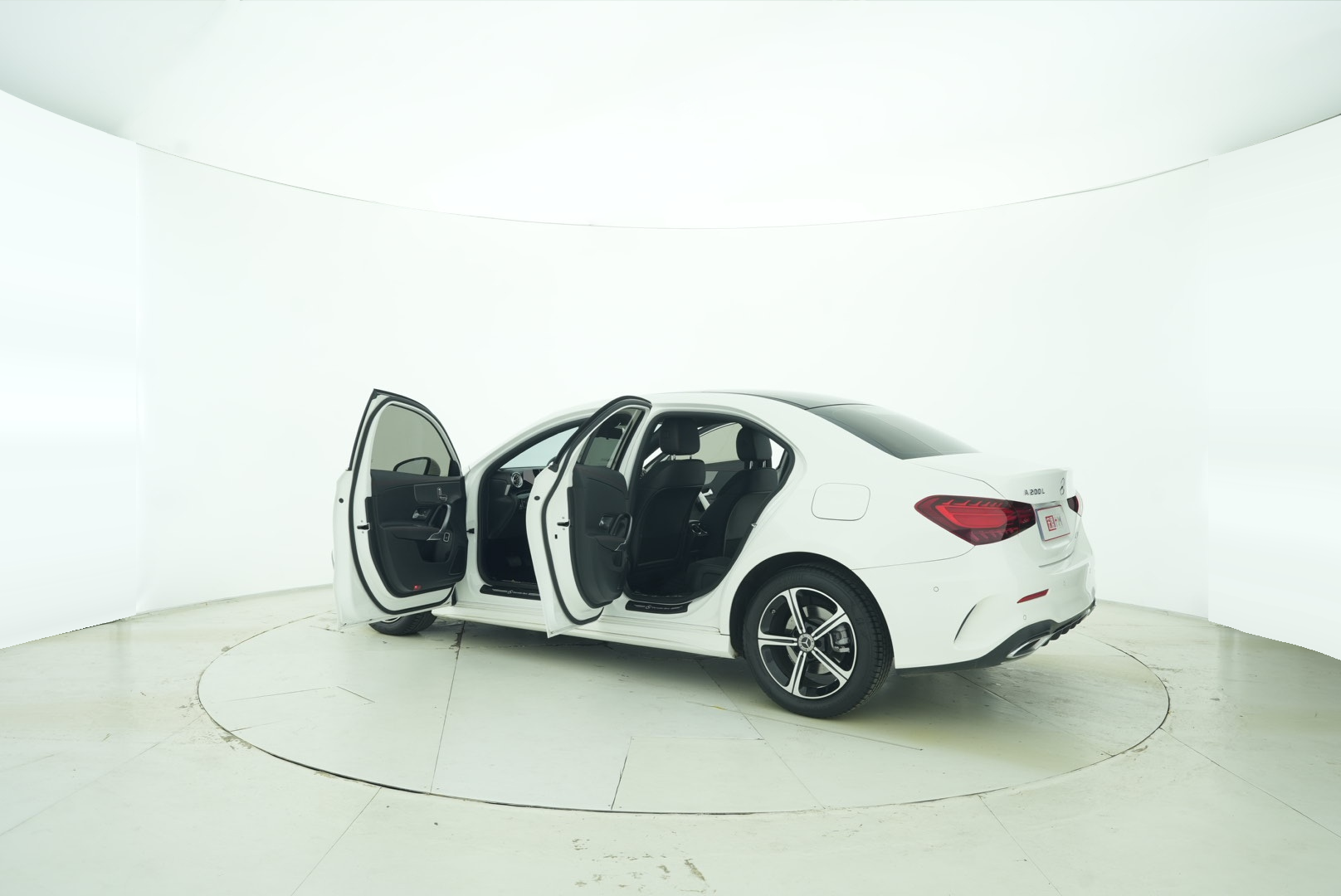 Mercedes Benz A-Class 2022 — фото 13