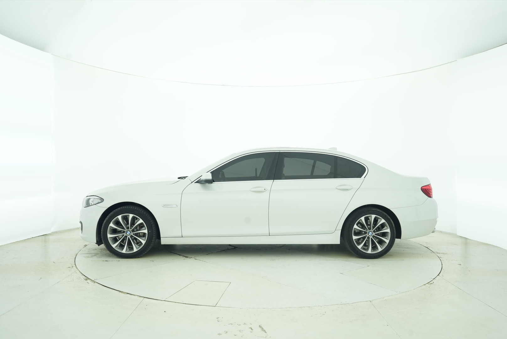BMW 5 Series 2014 — фото 3