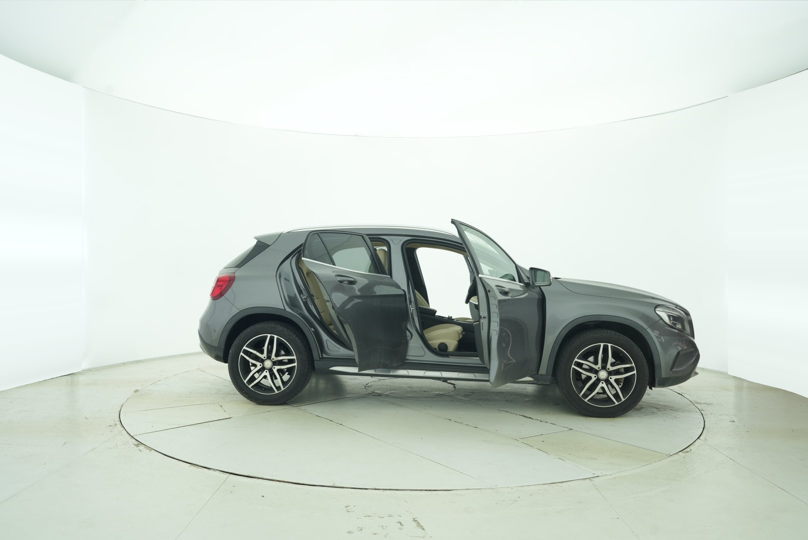 Mercedes Benz GLA 2016 — фото 11